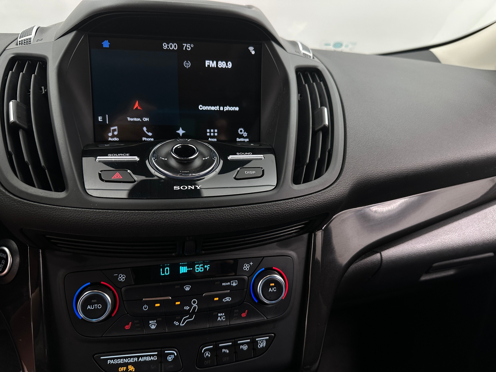 Thumbnail: 2017 Ford Escape - 3
