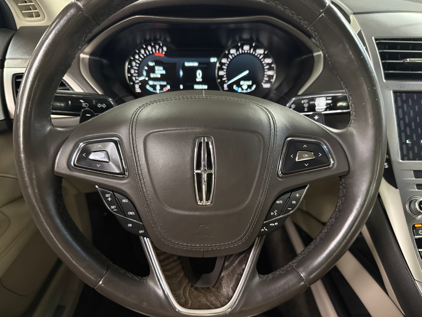 Thumbnail: 2017 Lincoln MKZ - 4