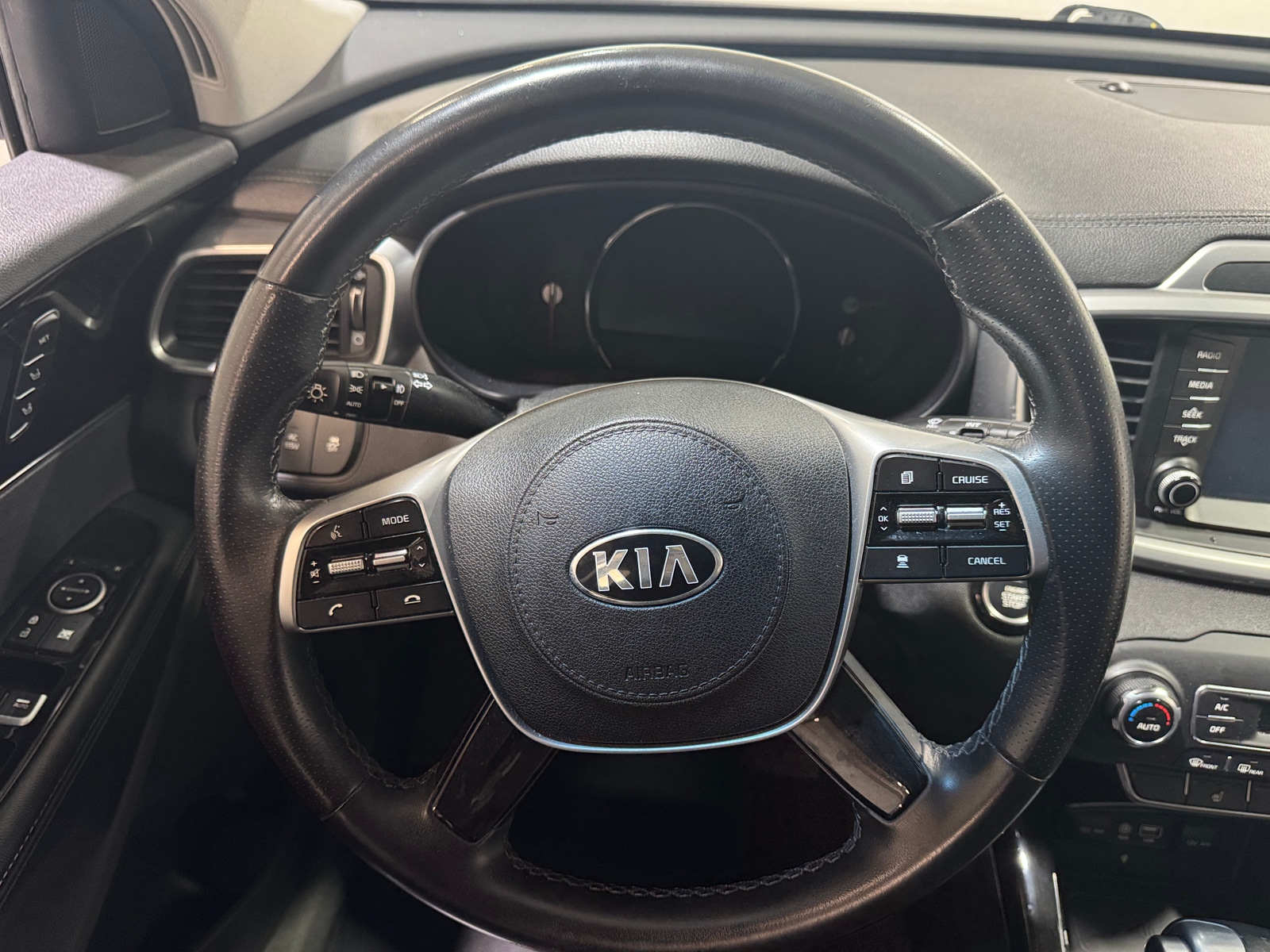 Thumbnail: 2019 Kia Sorento - 4