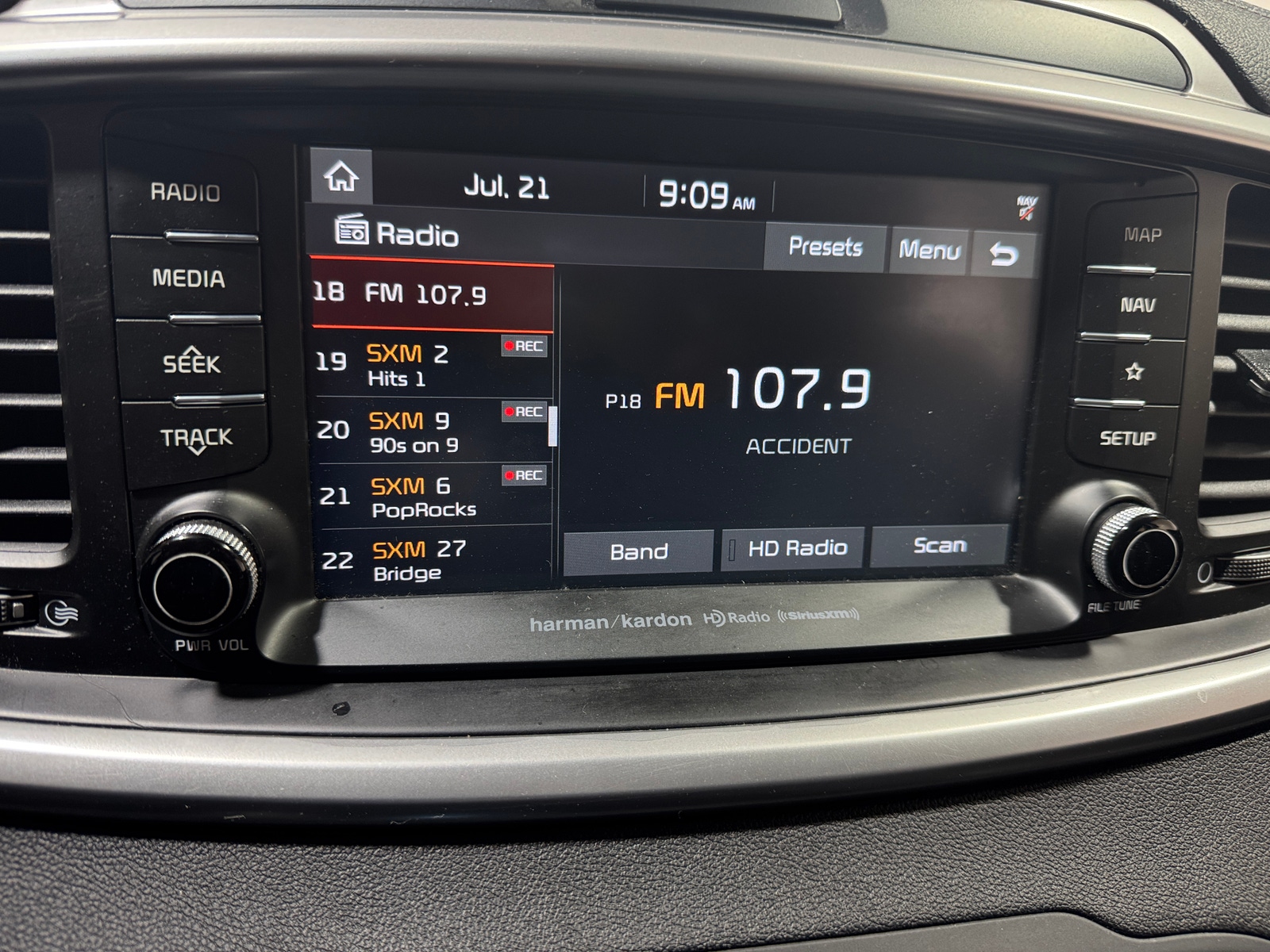 Thumbnail: 2019 Kia Sorento - 3