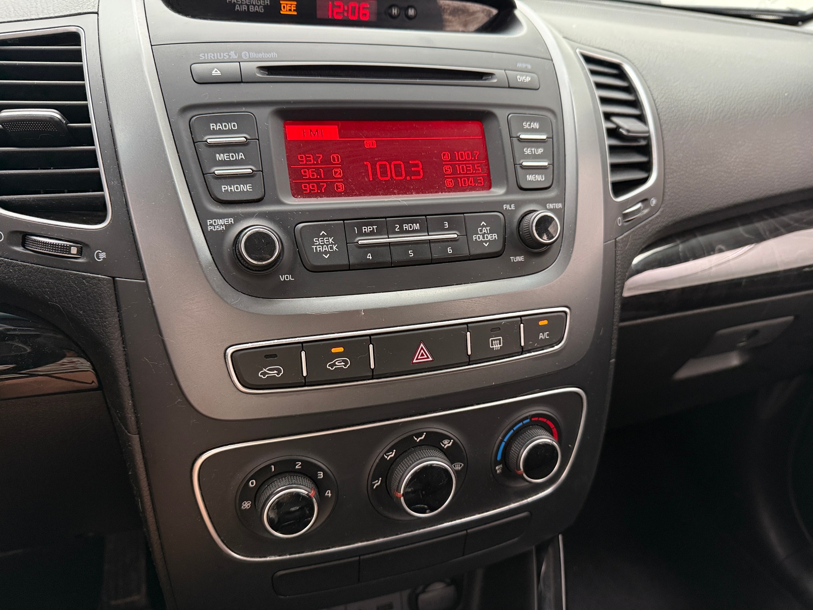 Thumbnail: 2014 Kia Sorento - 4