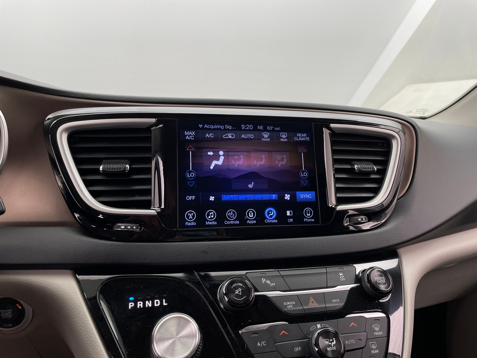 Thumbnail: 2017 Chrysler Pacifica - 3