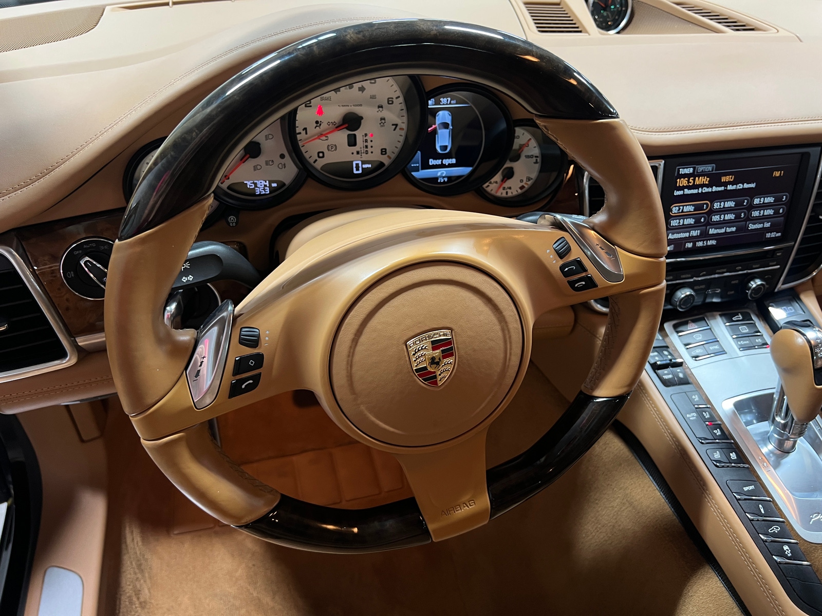 Thumbnail: 2015 Porsche Panamera - 4
