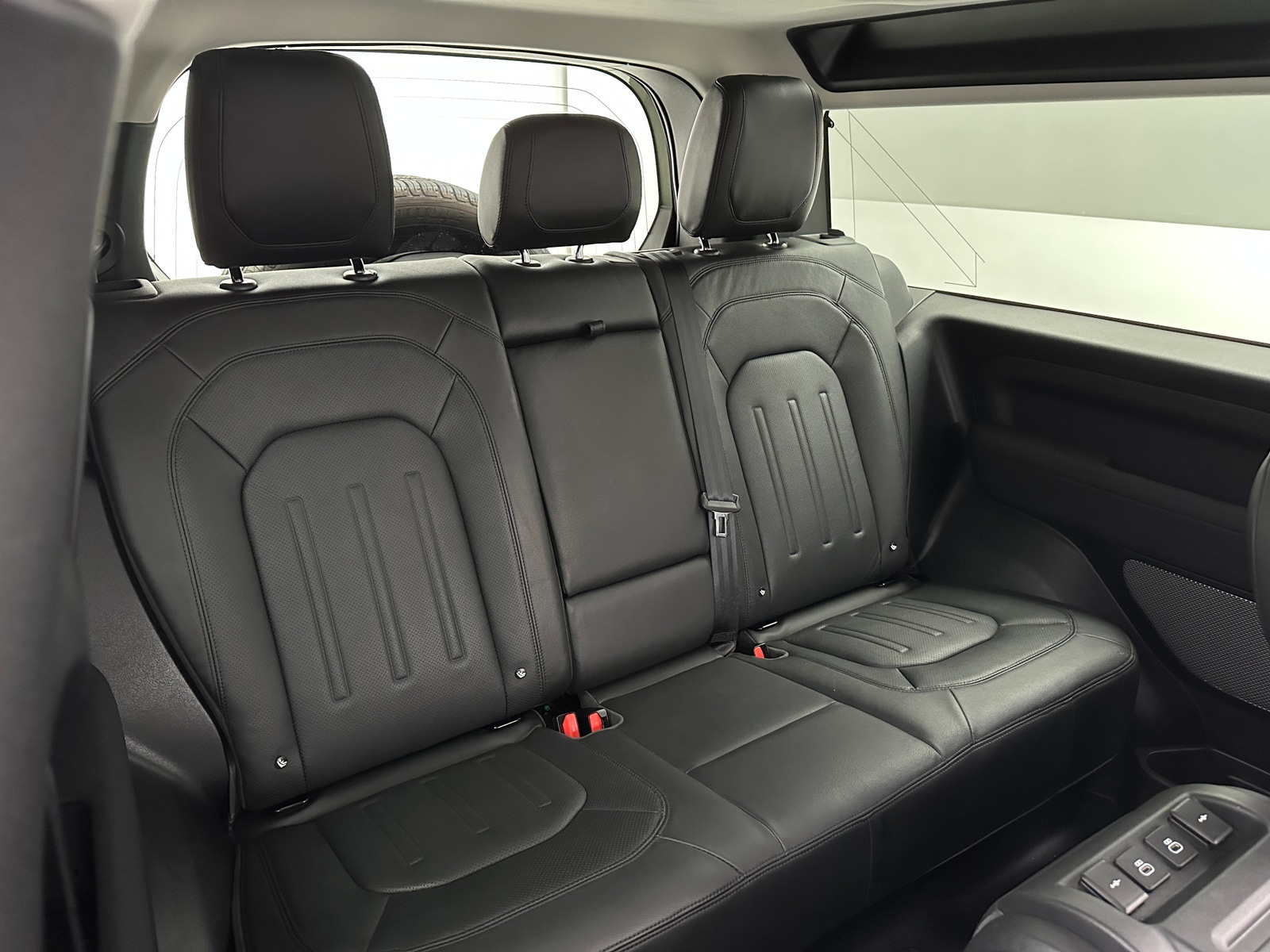 Thumbnail: 2021 Land Rover Defender - 5