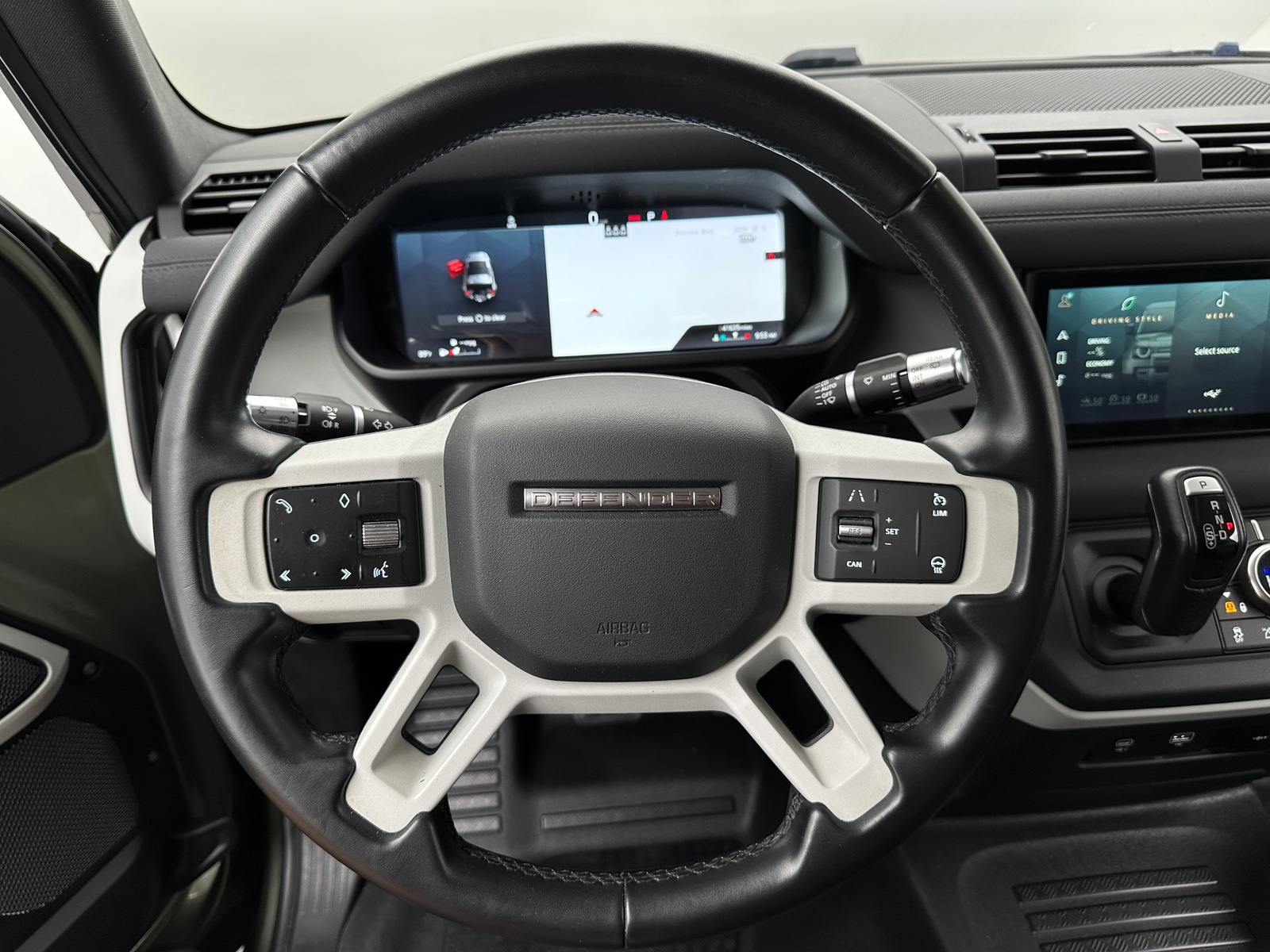 Thumbnail: 2021 Land Rover Defender - 4