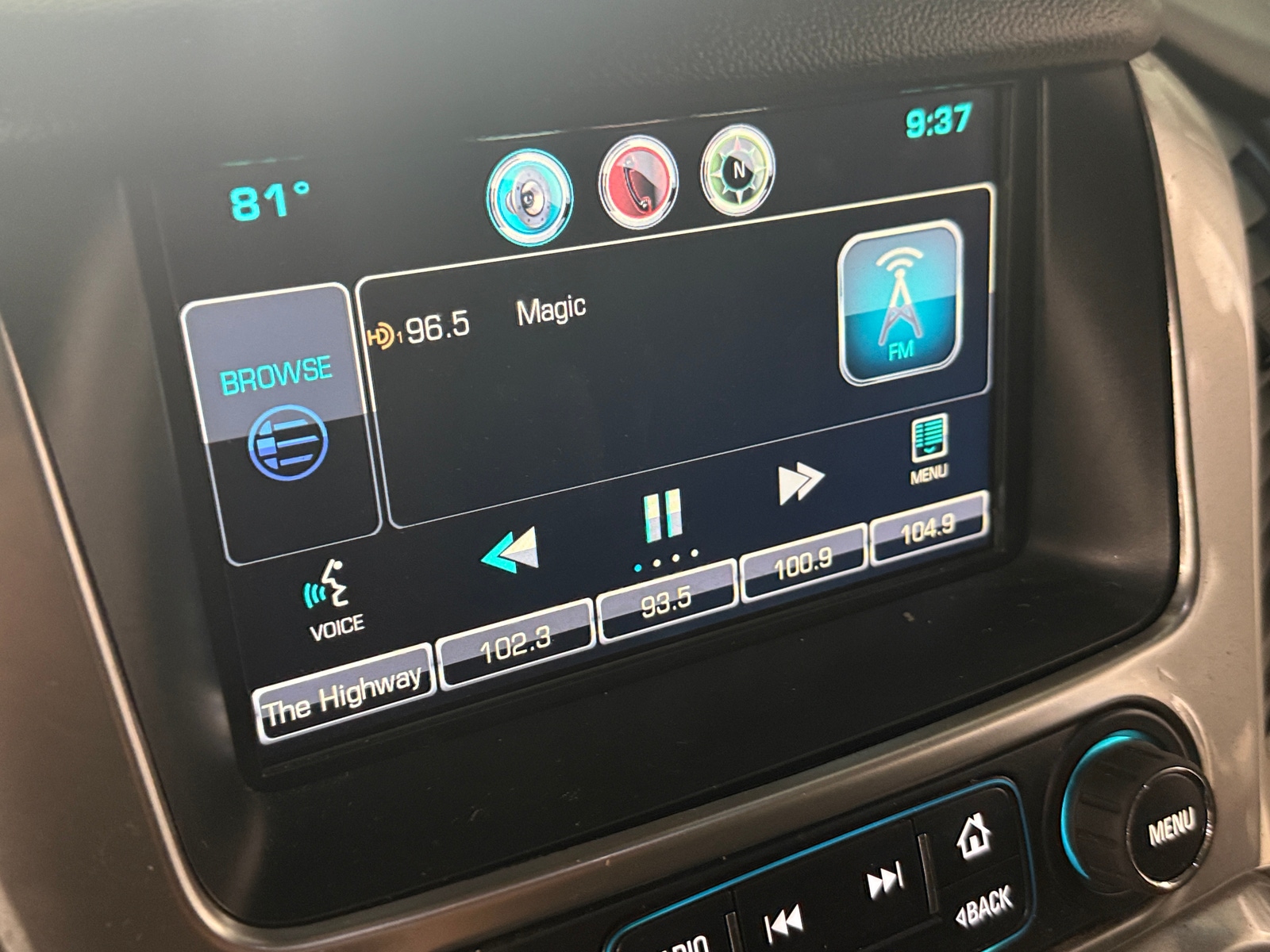 Thumbnail: 2015 Chevrolet Suburban - 3