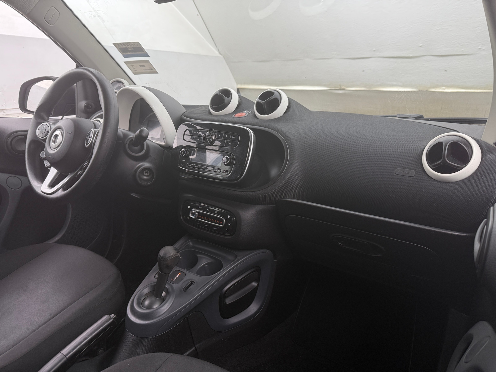 Thumbnail: 2016 smart fortwo - 3