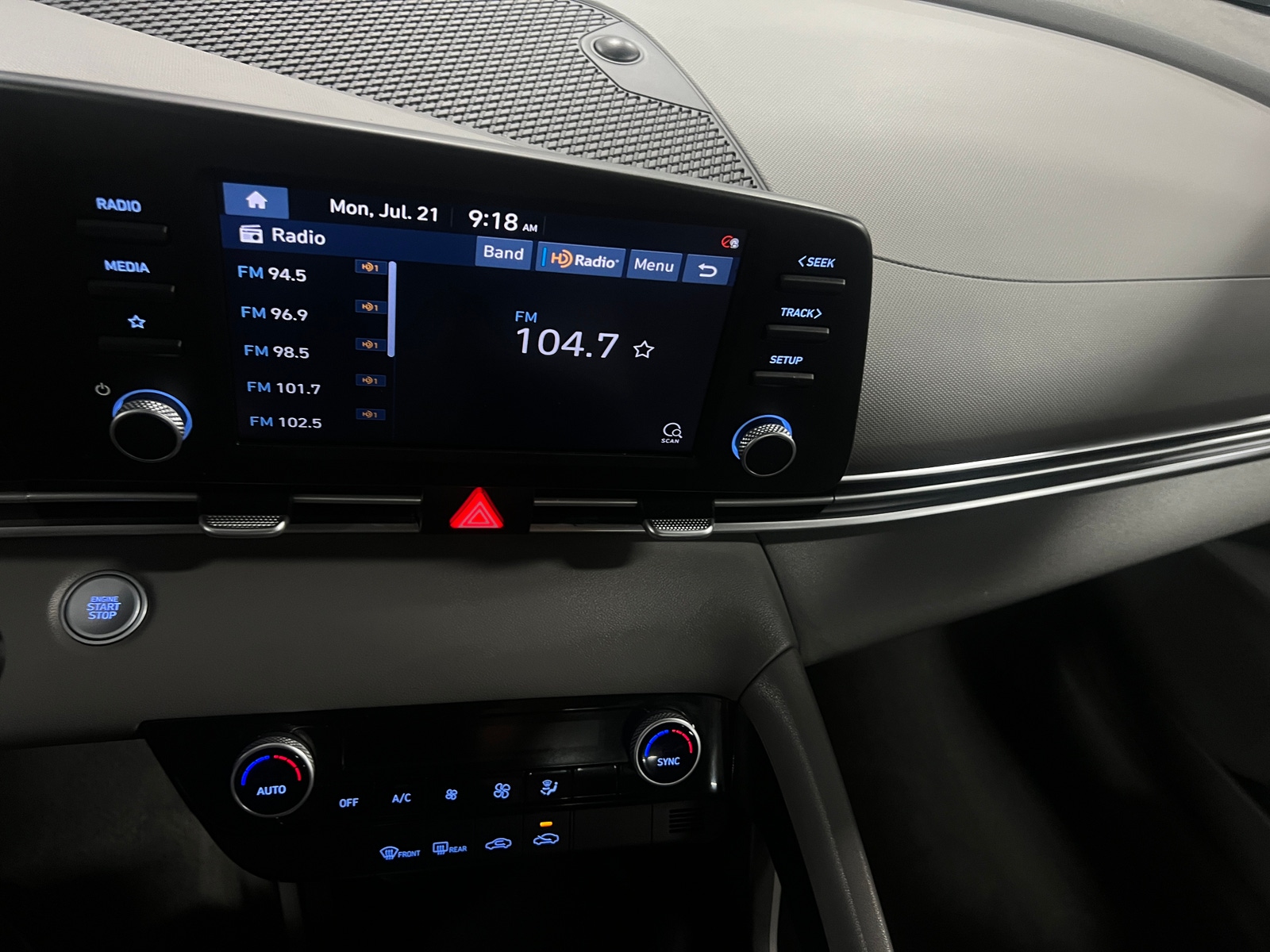 Thumbnail: 2022 Hyundai Elantra - 4