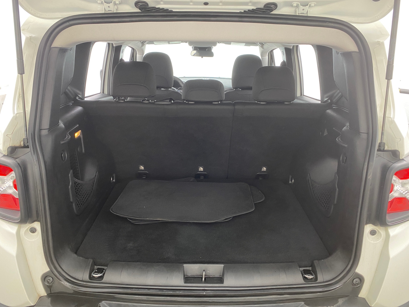 Thumbnail: 2019 Jeep Renegade - 7