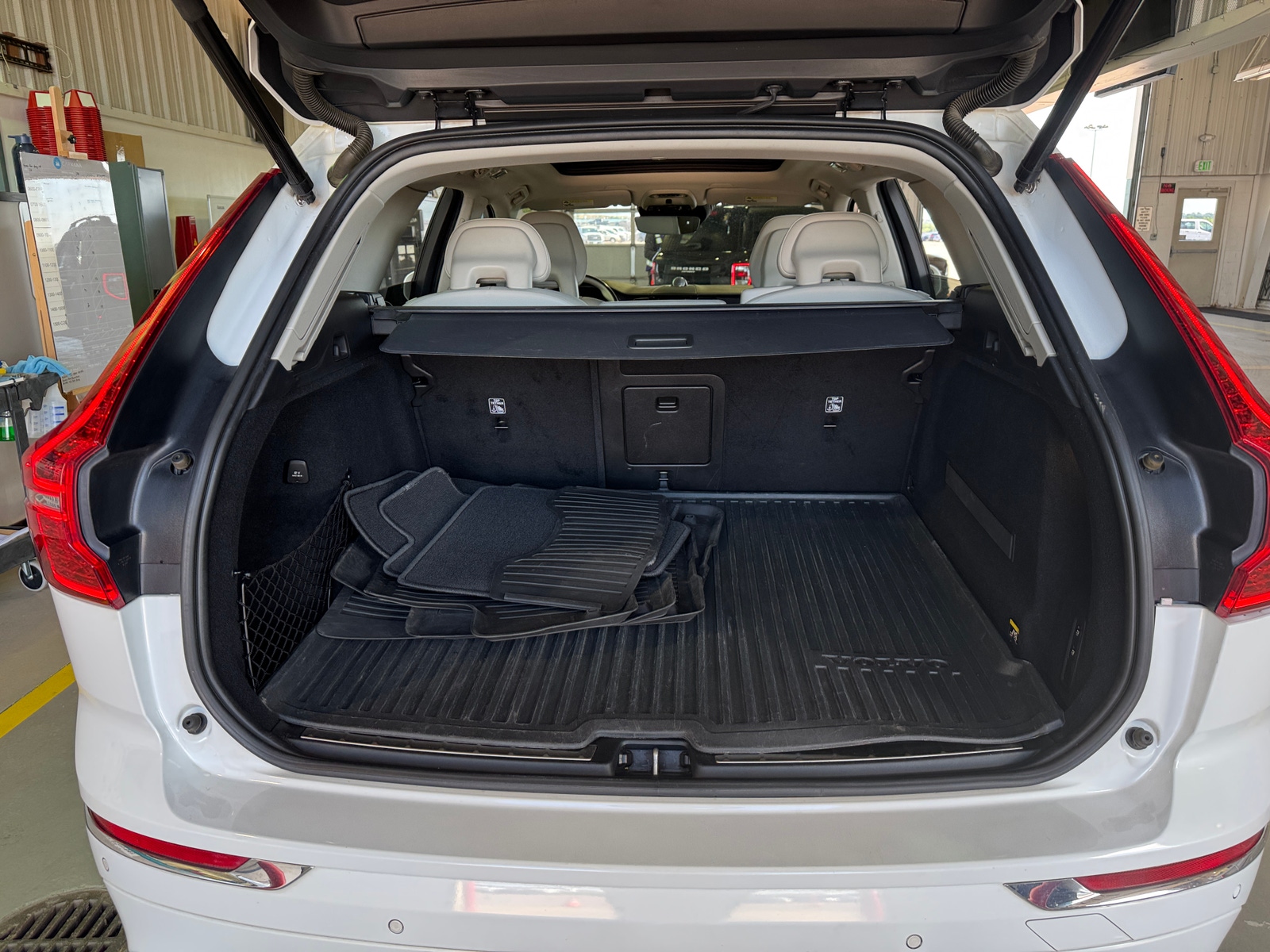 Thumbnail: 2018 Volvo XC60 - 6