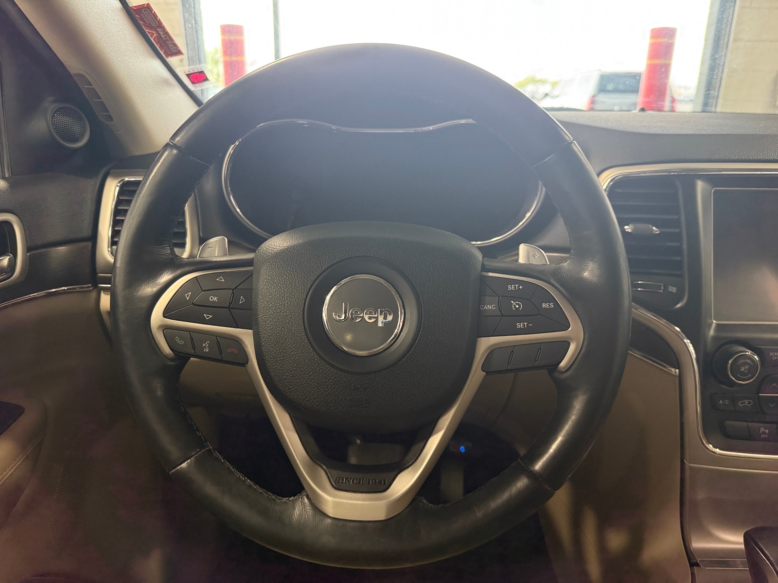 Thumbnail: 2017 Jeep Grand Cherokee - 4