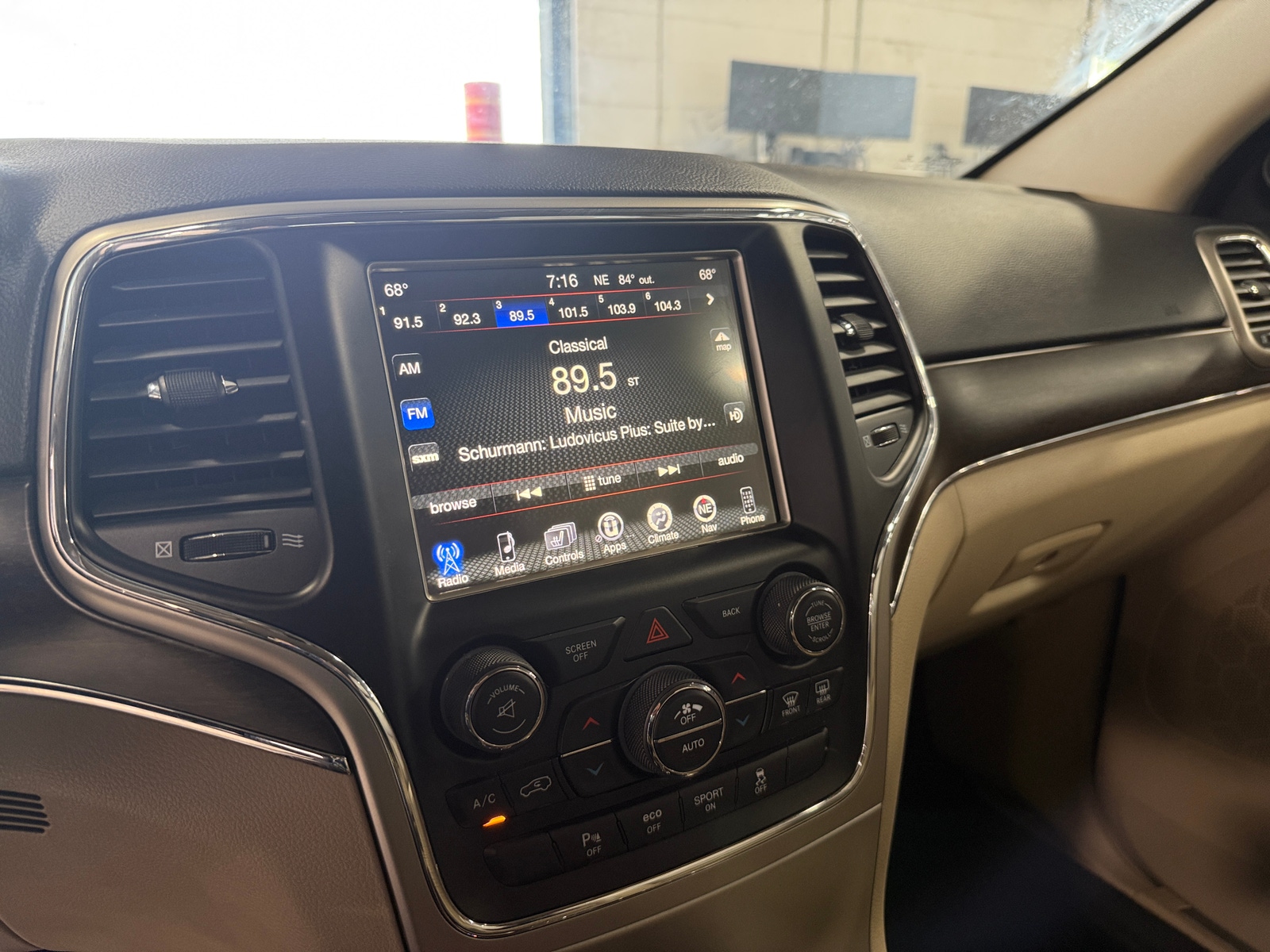 Thumbnail: 2017 Jeep Grand Cherokee - 3