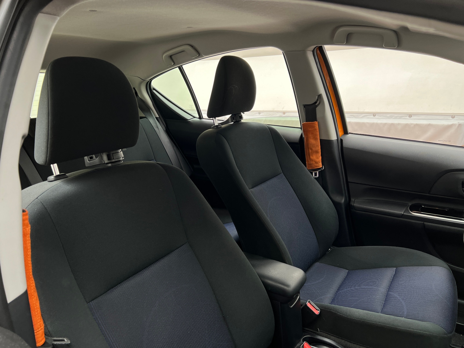 Thumbnail: 2017 Toyota Prius c - 2