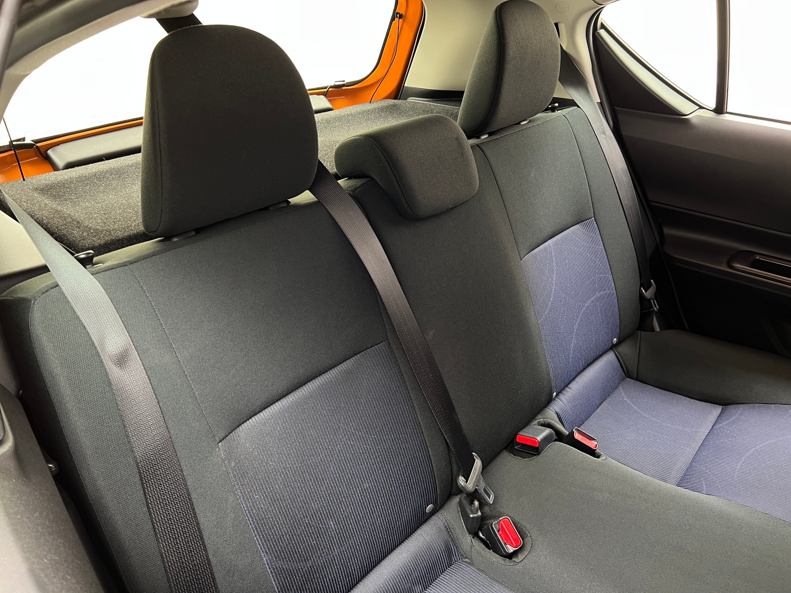 Thumbnail: 2017 Toyota Prius c - 6