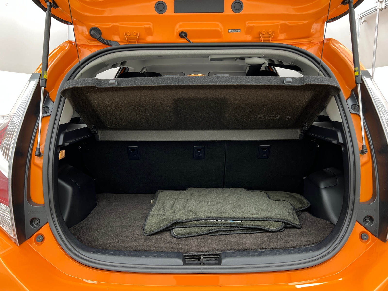 Thumbnail: 2017 Toyota Prius c - 7