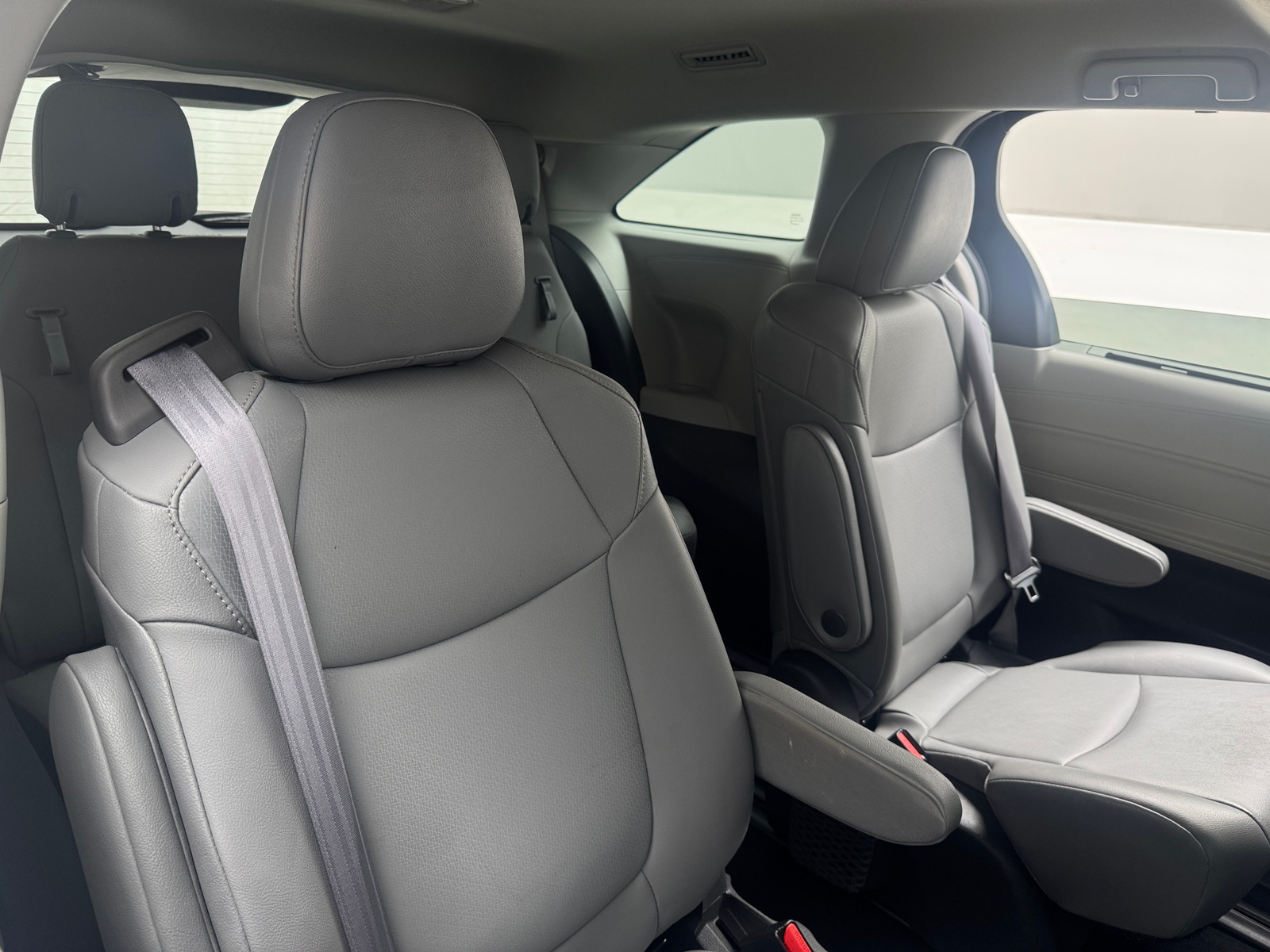 Thumbnail: 2021 Toyota Sienna - 6