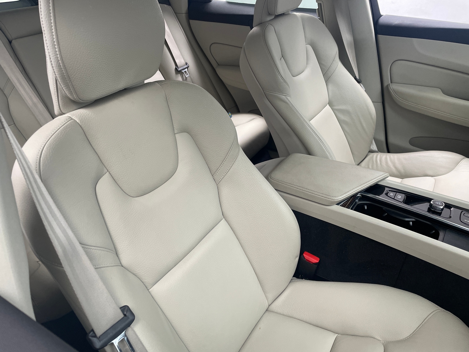 Thumbnail: 2022 Volvo XC60 - 2