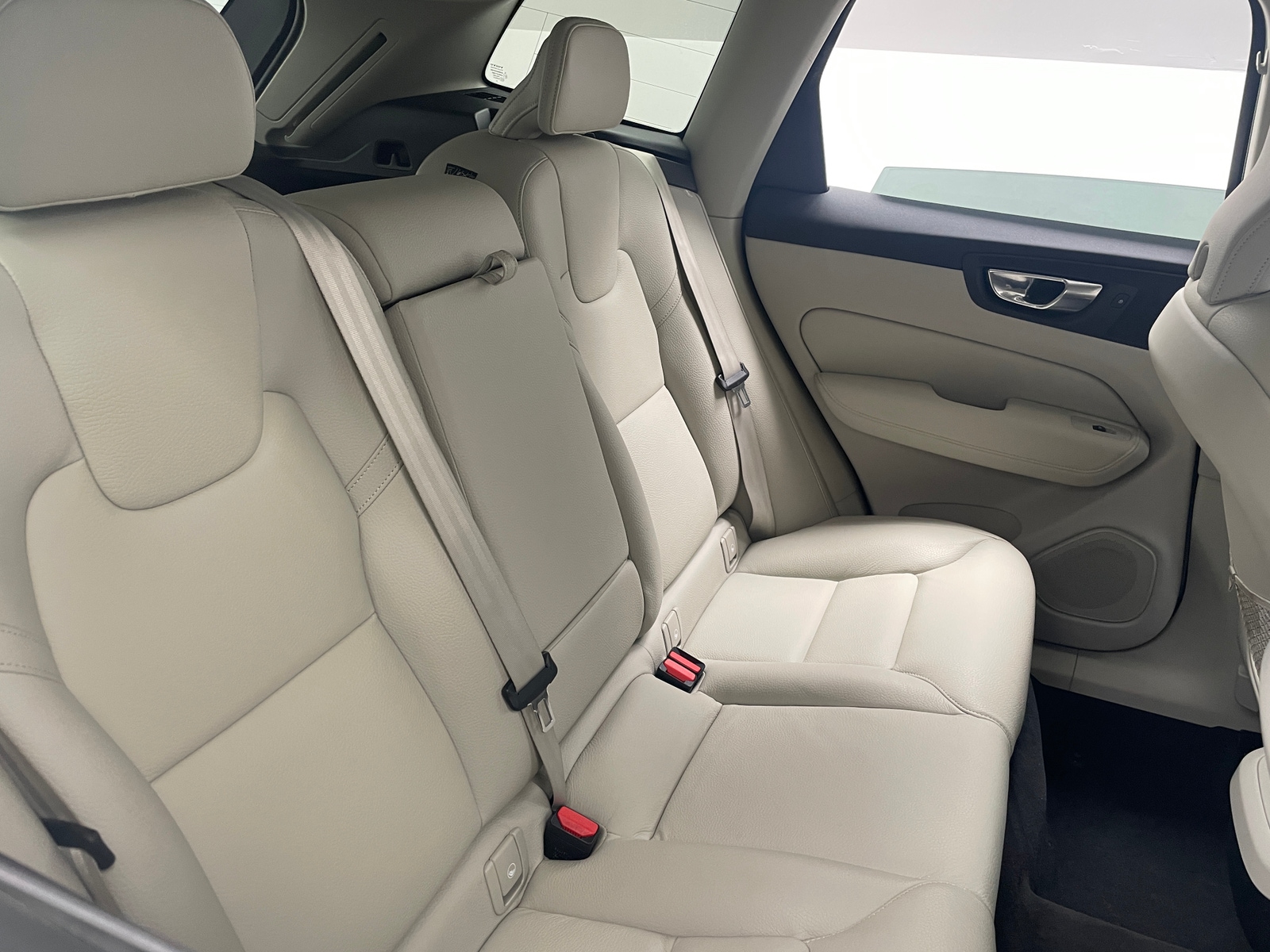 Thumbnail: 2022 Volvo XC60 - 6