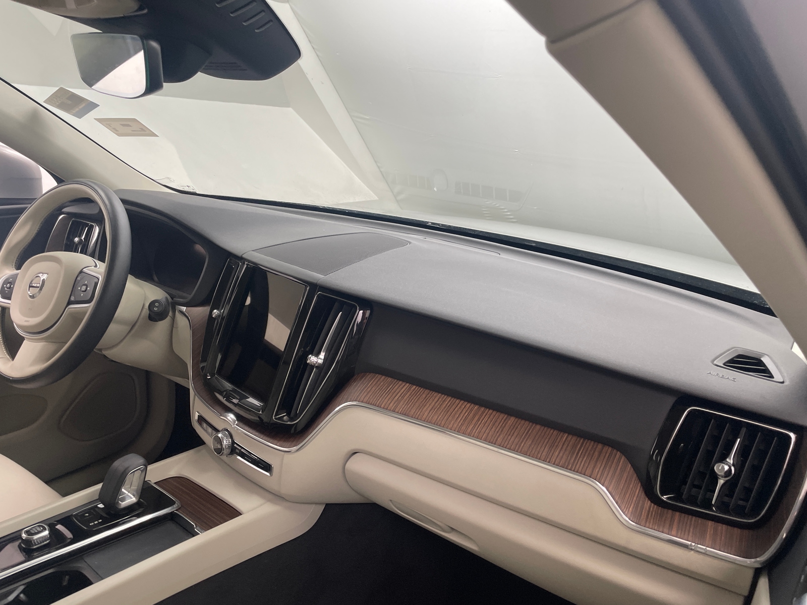 Thumbnail: 2022 Volvo XC60 - 3