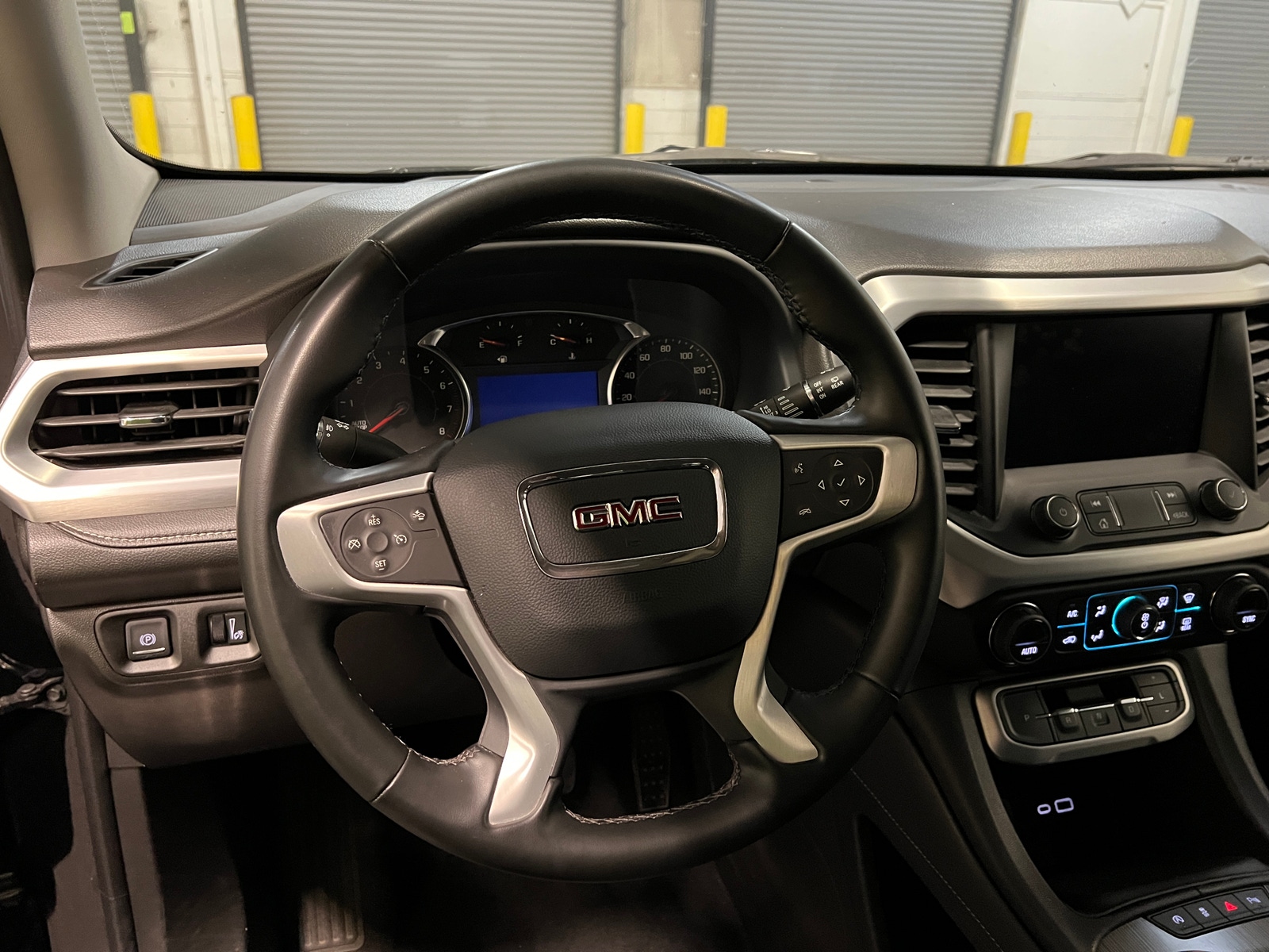 Thumbnail: 2023 GMC Acadia - 4