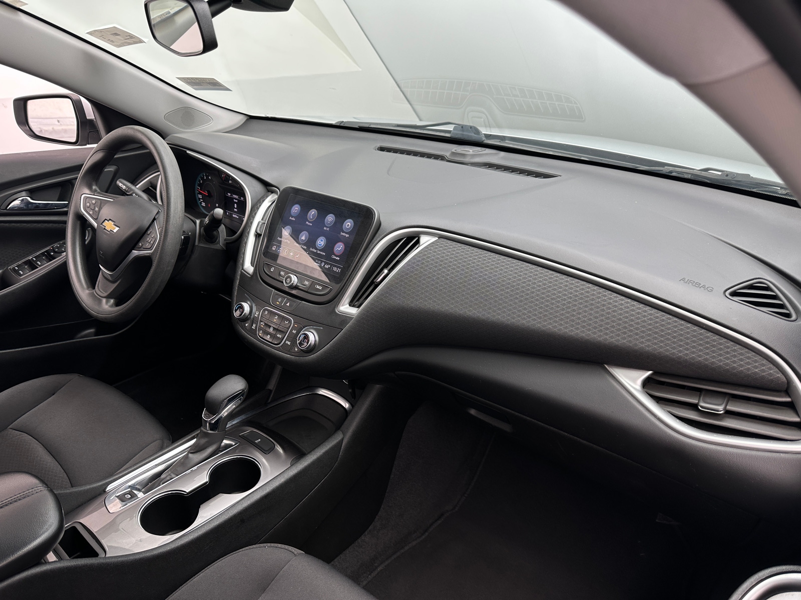 Thumbnail: 2022 Chevrolet Malibu - 3