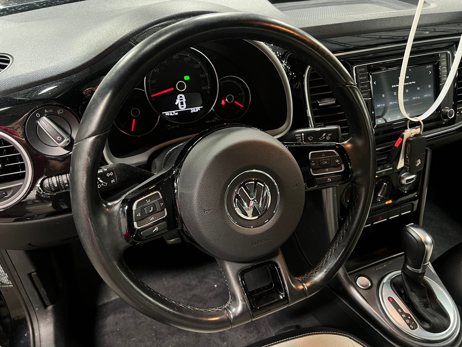Thumbnail: 2017 Volkswagen Beetle - 4