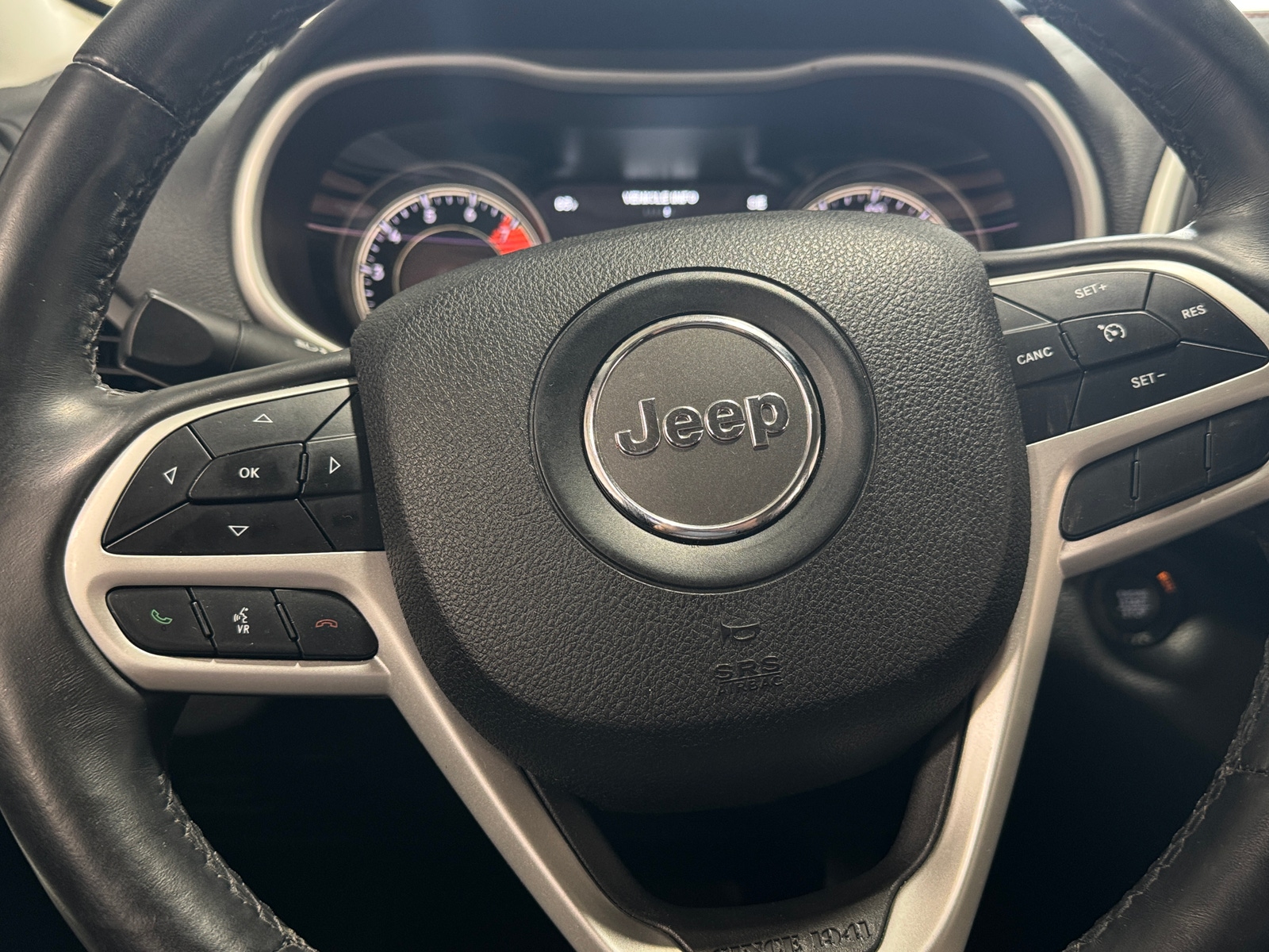 Thumbnail: 2017 Jeep Cherokee - 5