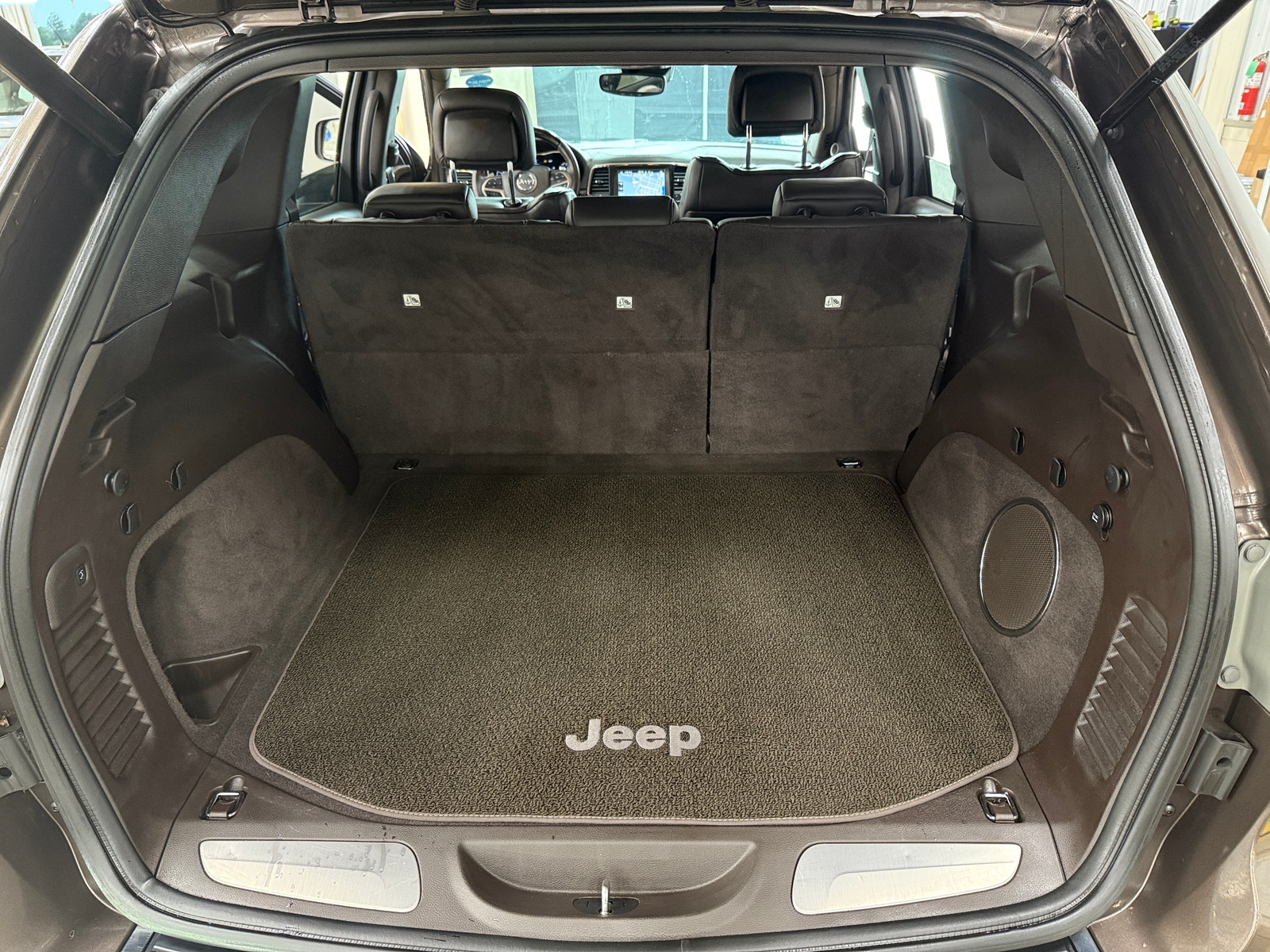 Thumbnail: 2017 Jeep Grand Cherokee - 6
