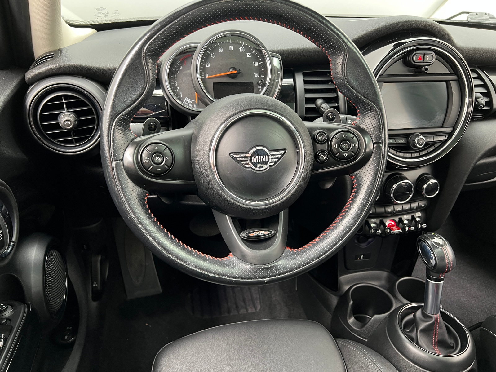 Thumbnail: 2019 MINI Cooper Hardtop - 4