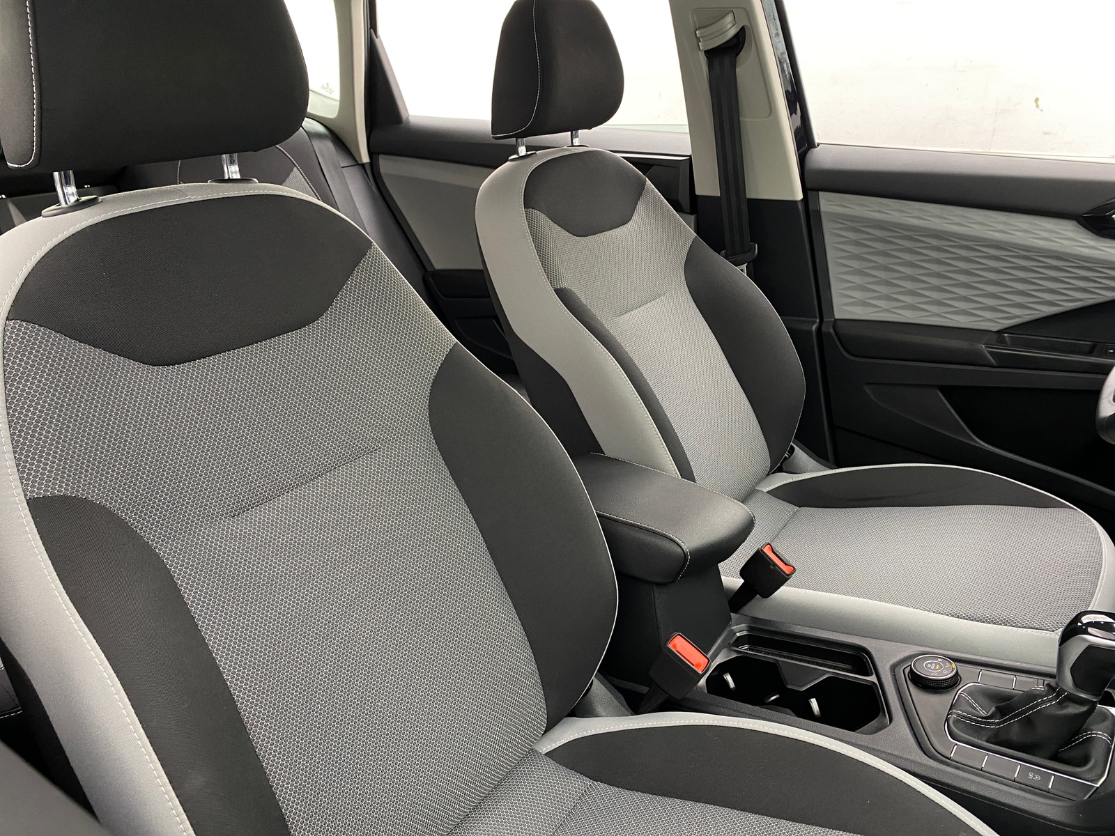 Thumbnail: 2022 Volkswagen Taos - 2