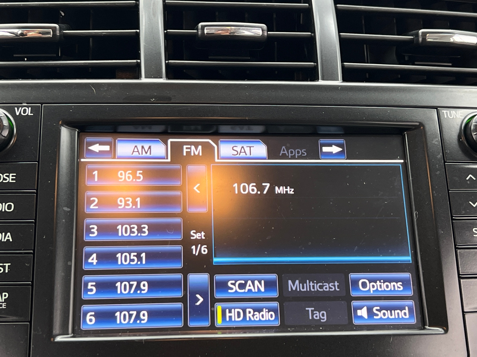 Thumbnail: 2014 Toyota Prius v - 3
