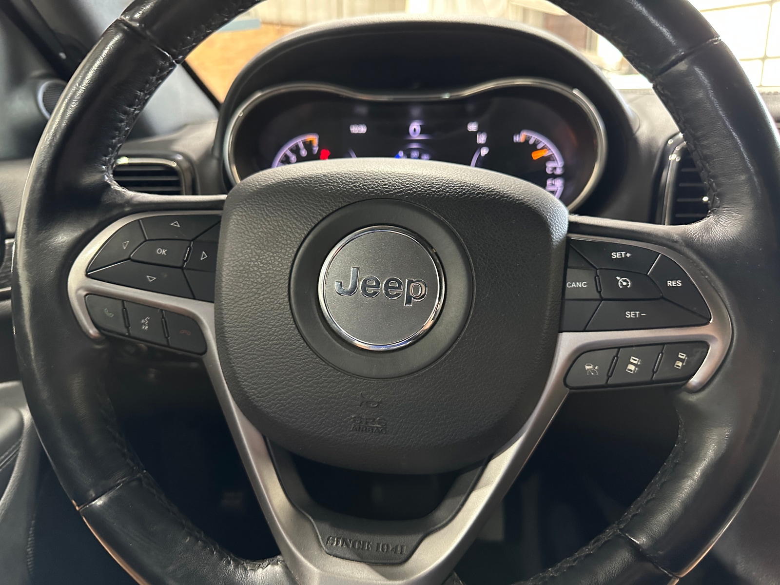Thumbnail: 2019 Jeep Grand Cherokee - 4