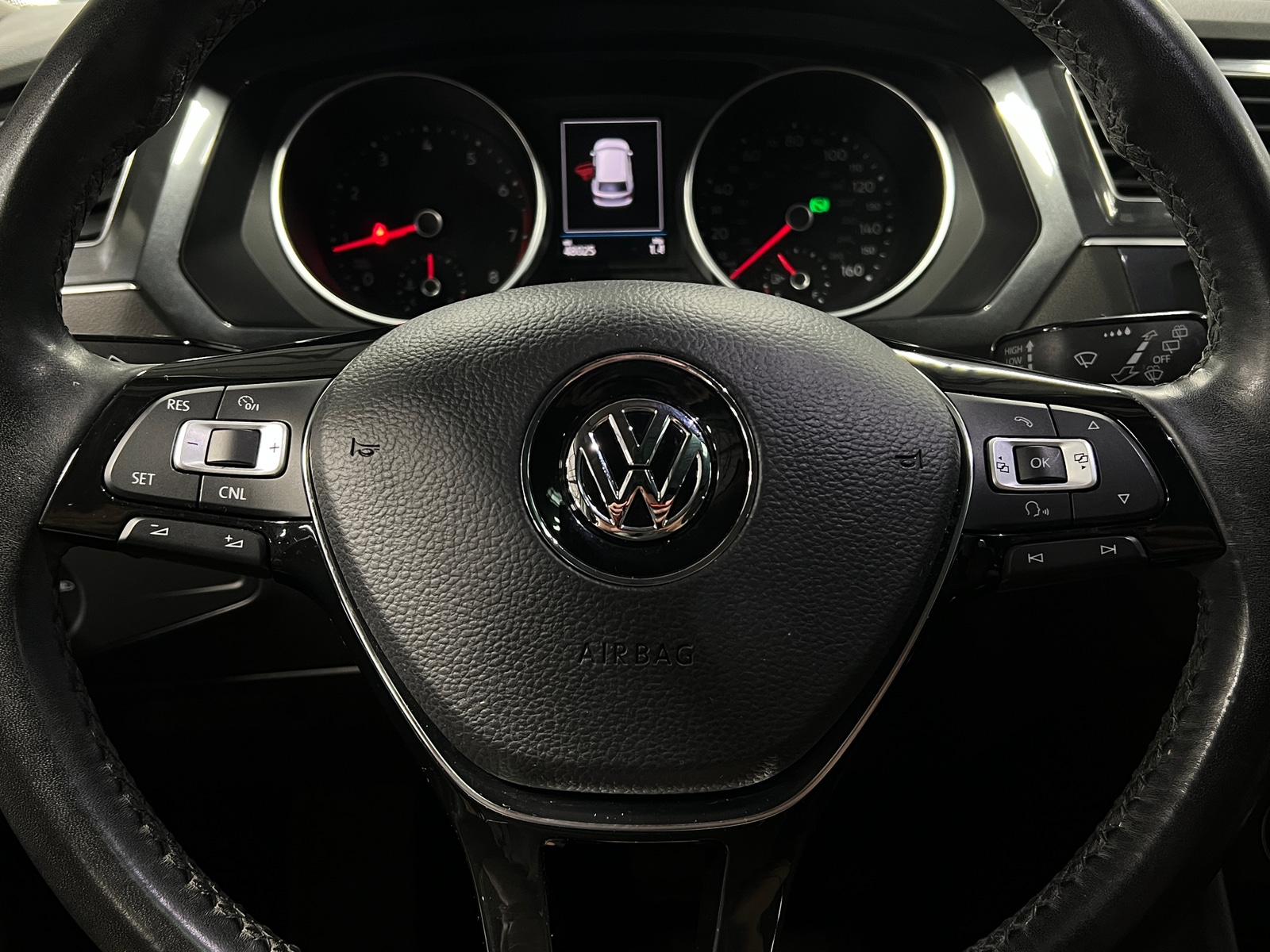 Thumbnail: 2018 Volkswagen Tiguan - 4
