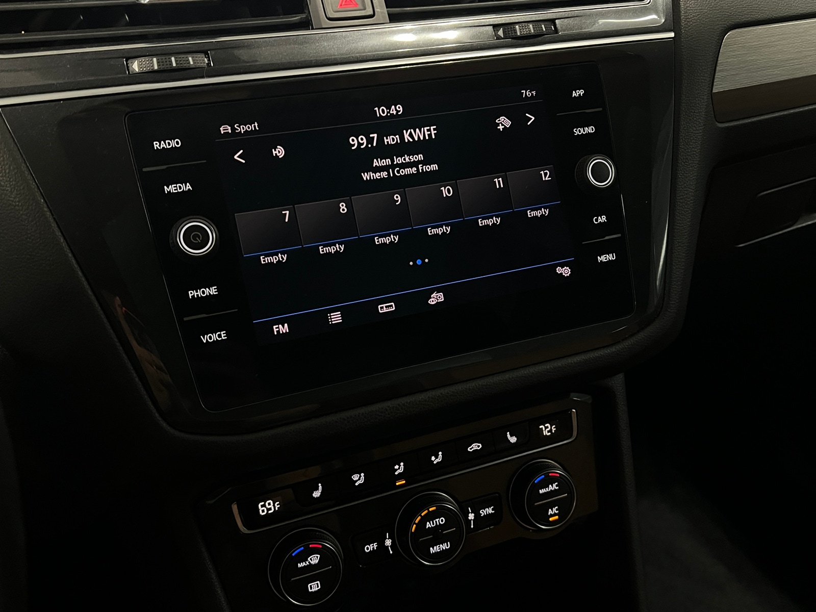 Thumbnail: 2018 Volkswagen Tiguan - 3