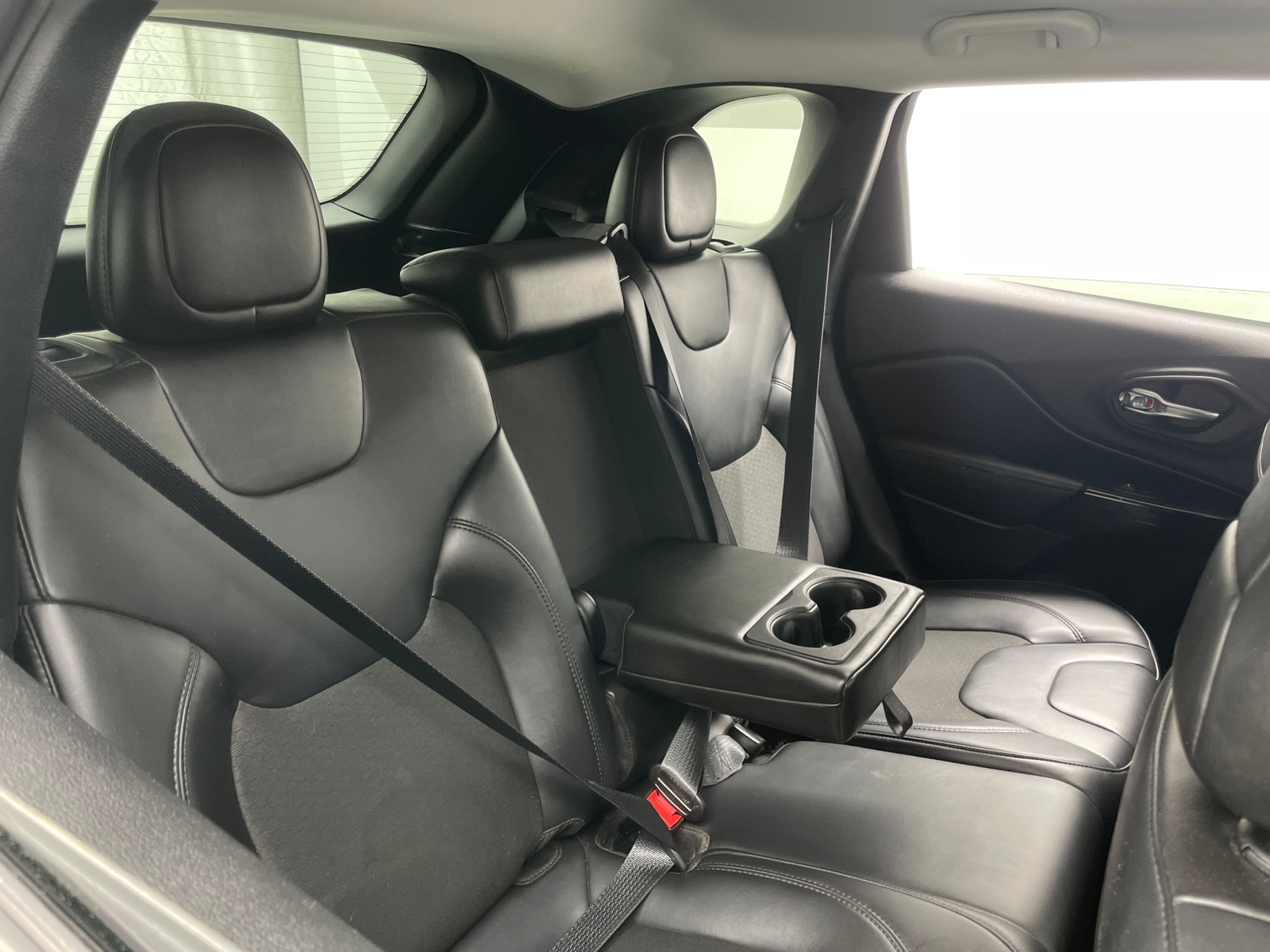 Thumbnail: 2020 Jeep Cherokee - 6