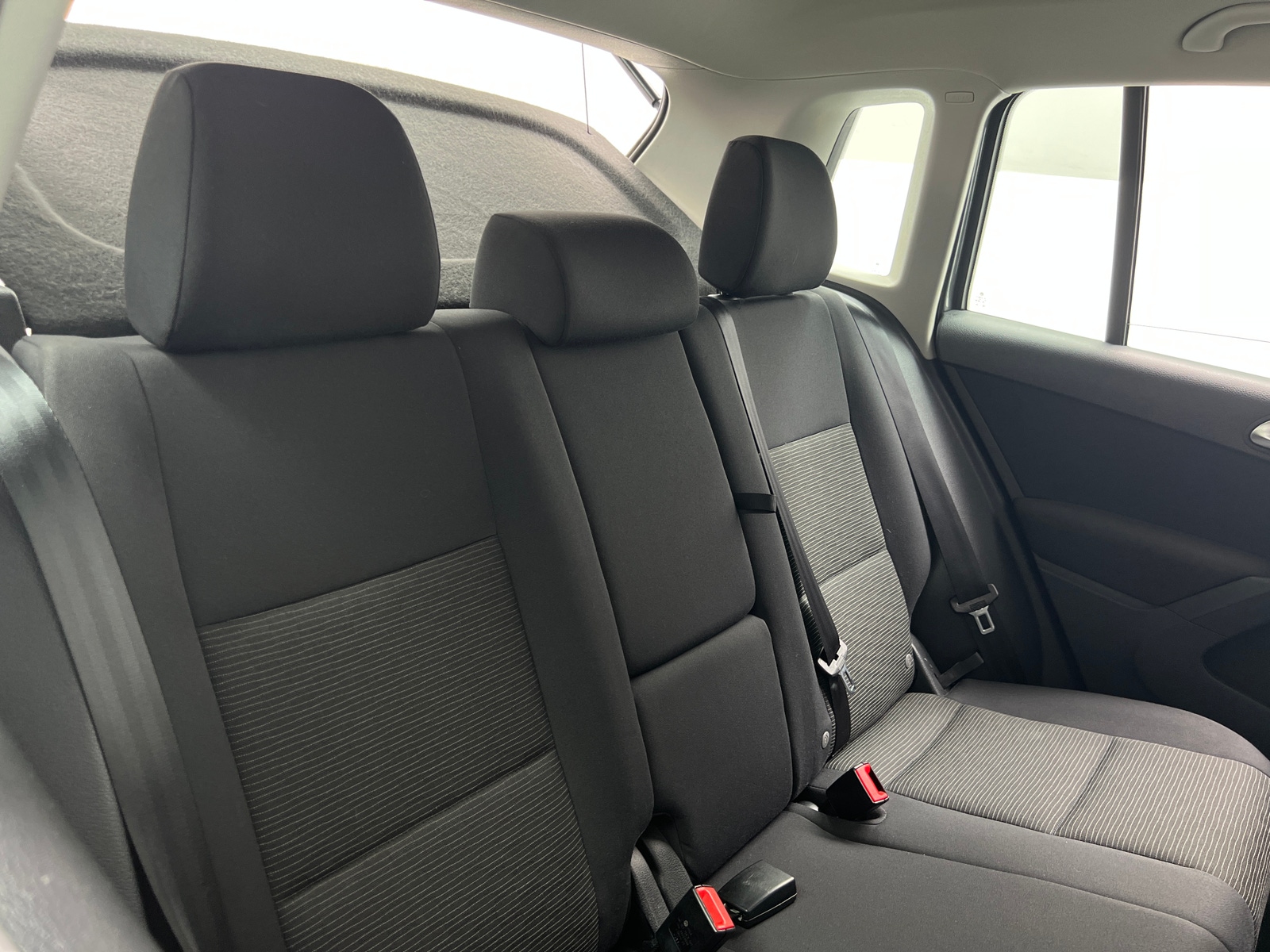 Thumbnail: 2012 Volkswagen Tiguan - 6
