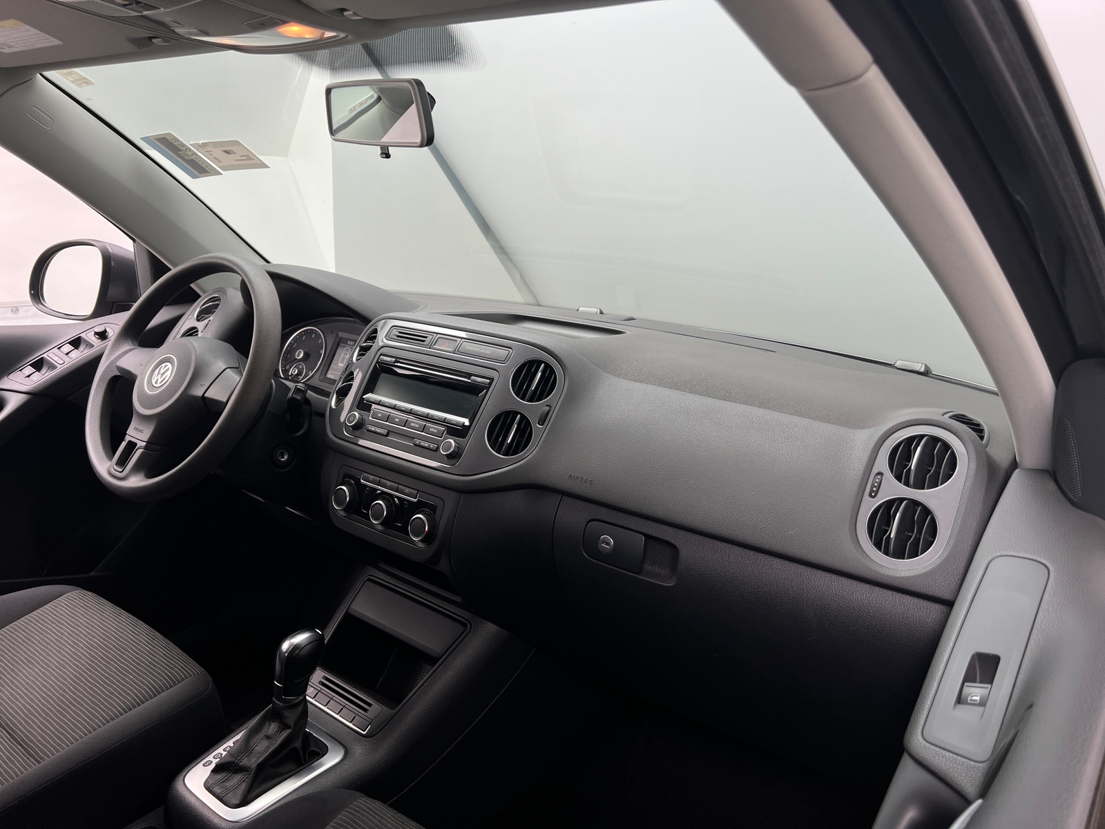 Thumbnail: 2012 Volkswagen Tiguan - 3