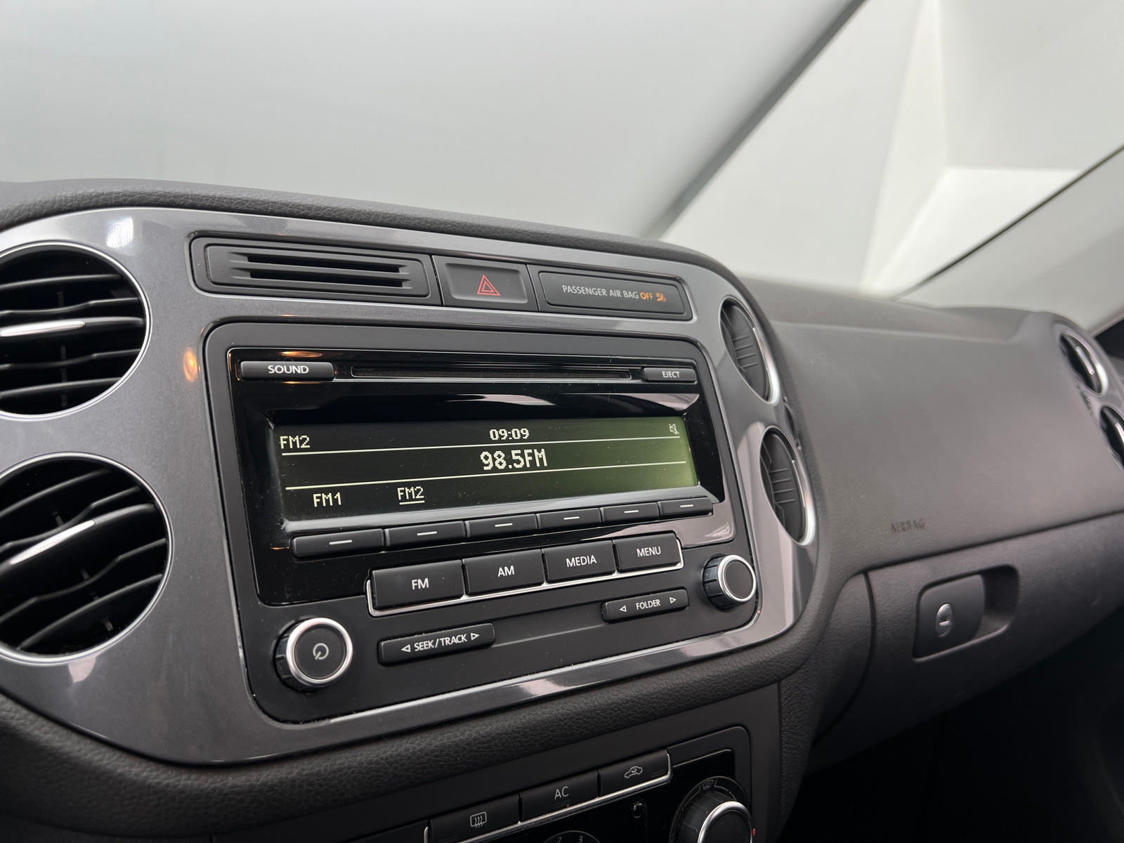 Thumbnail: 2012 Volkswagen Tiguan - 4