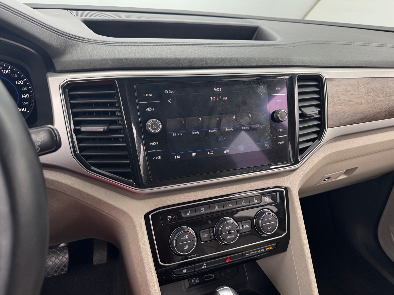 Thumbnail: 2018 Volkswagen Atlas - 3