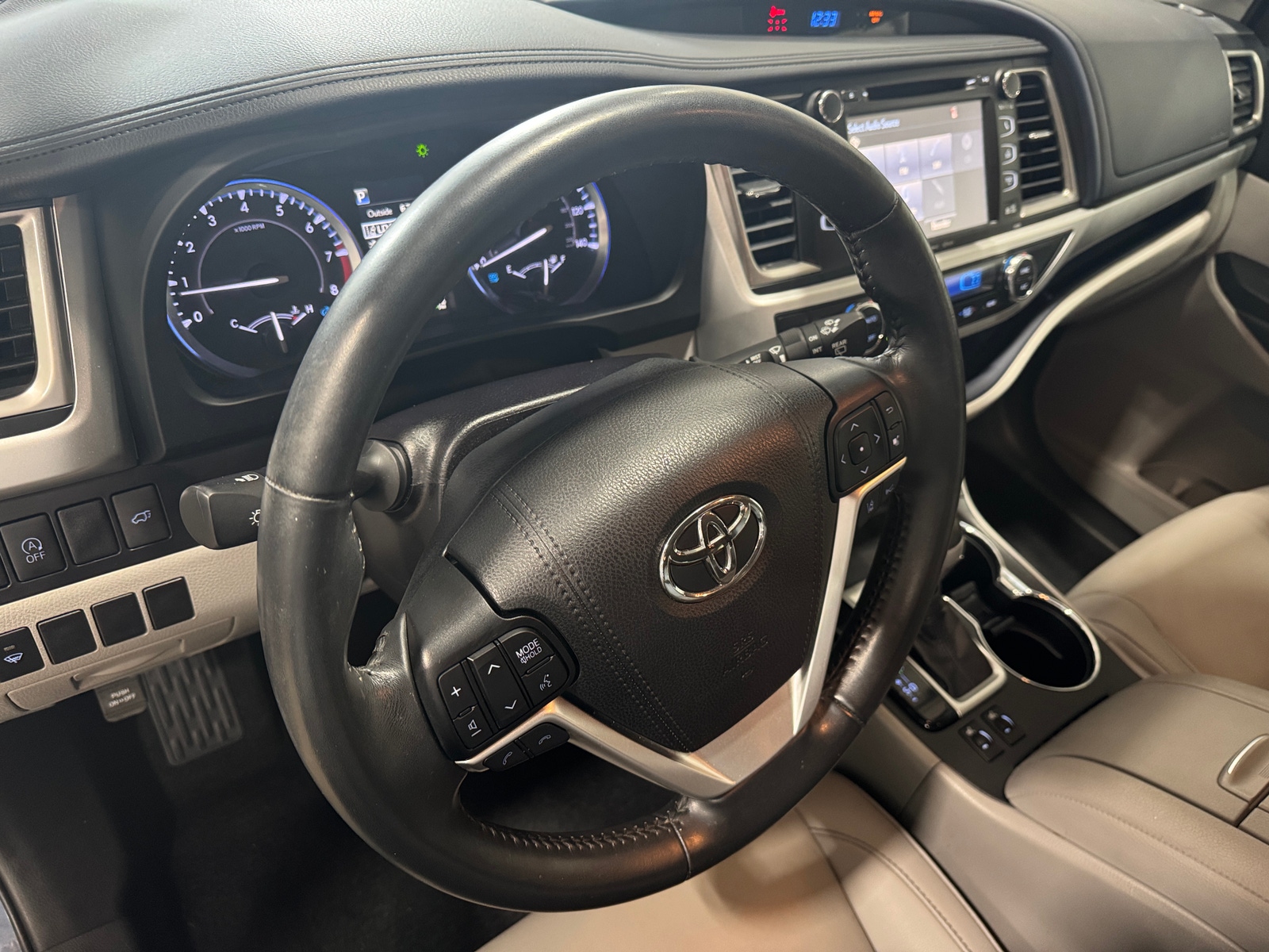 Thumbnail: 2019 Toyota Highlander - 2
