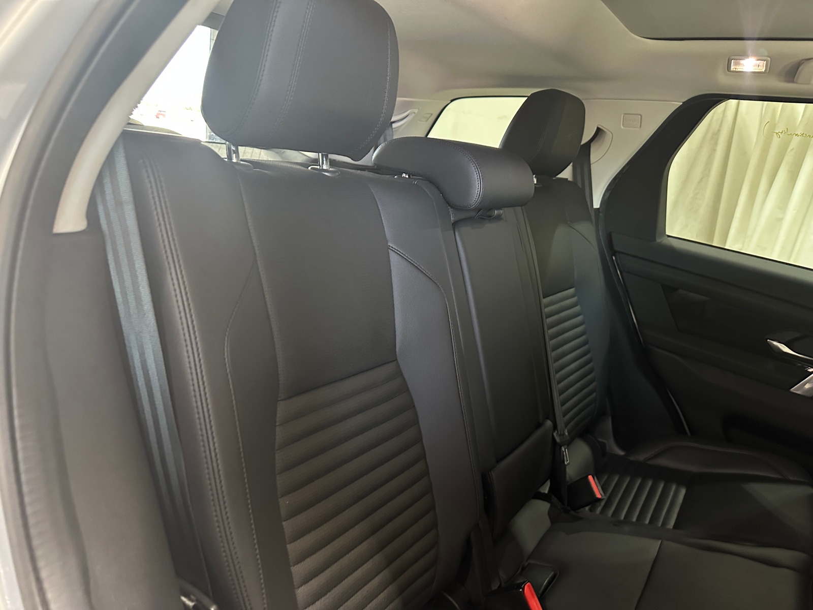 Thumbnail: 2023 Land Rover Discovery Sport - 5