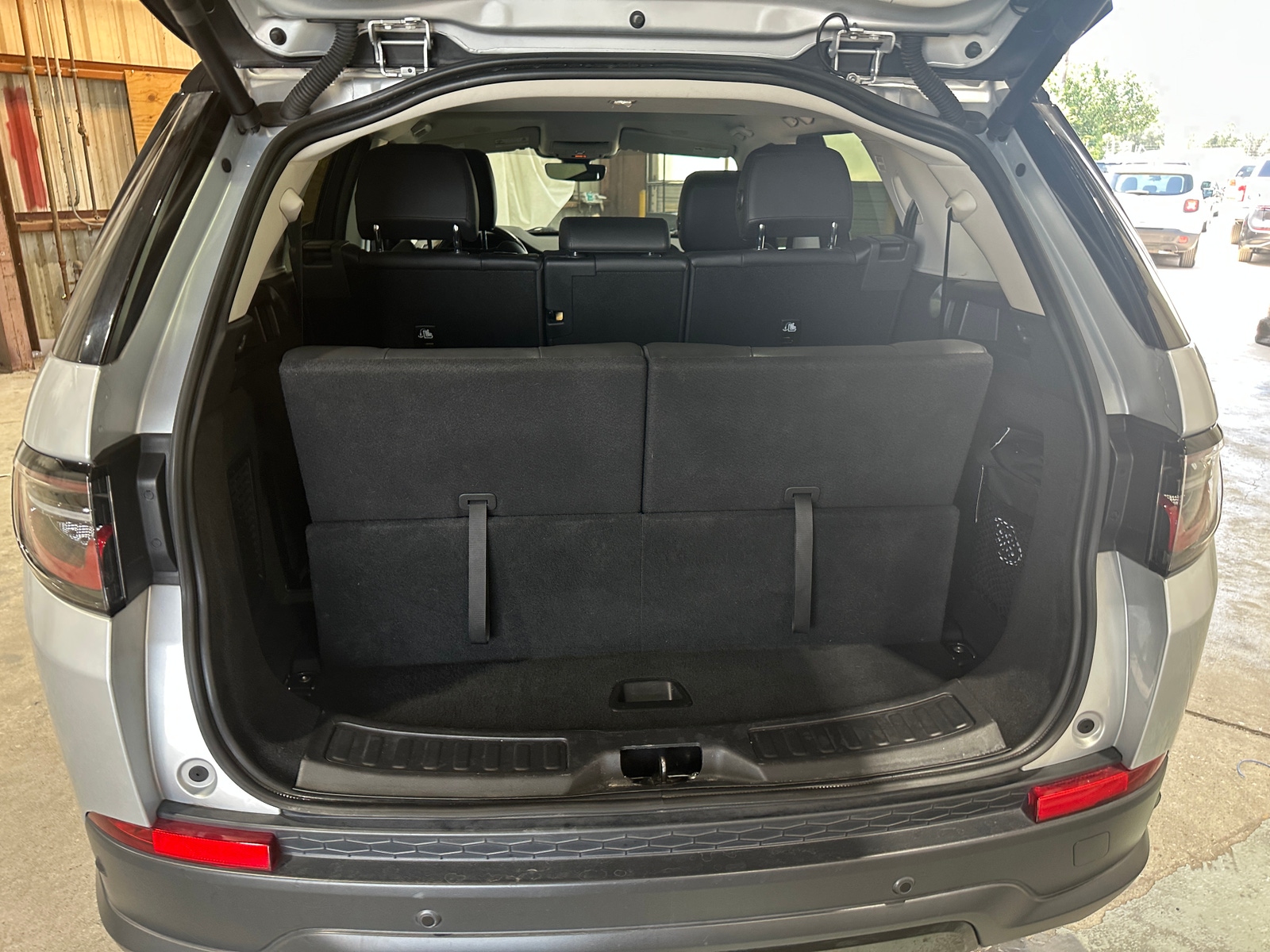 Thumbnail: 2023 Land Rover Discovery Sport - 6