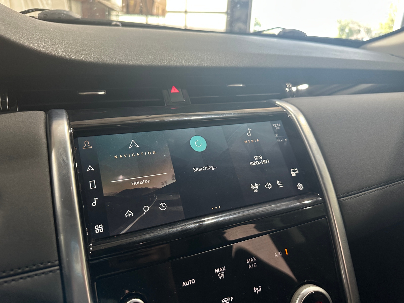 Thumbnail: 2023 Land Rover Discovery Sport - 3