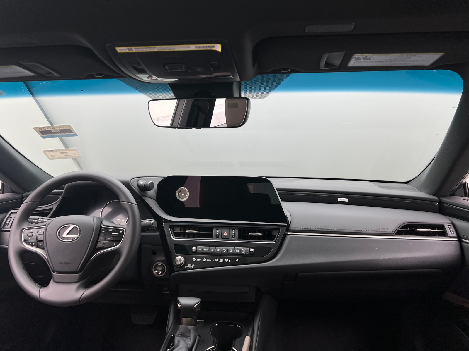 Thumbnail: 2025 Lexus ES - 2