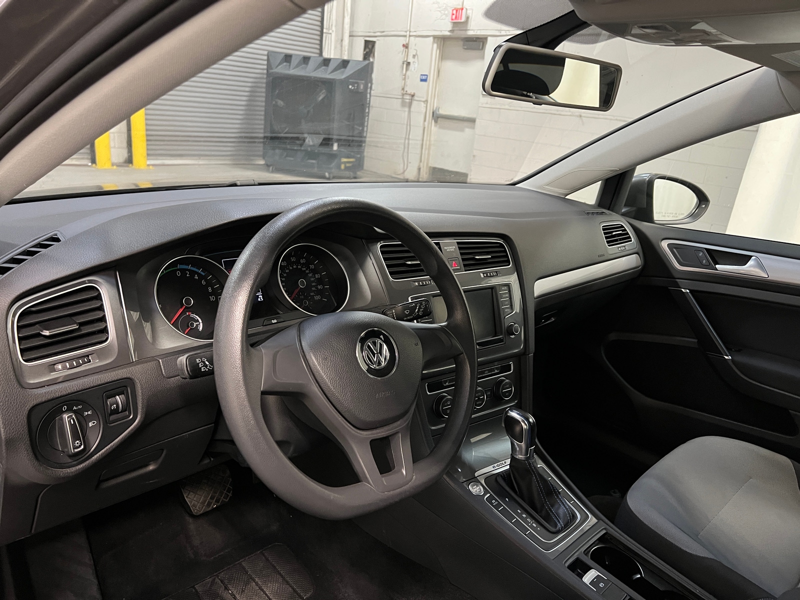 Thumbnail: 2016 Volkswagen e-Golf - 3
