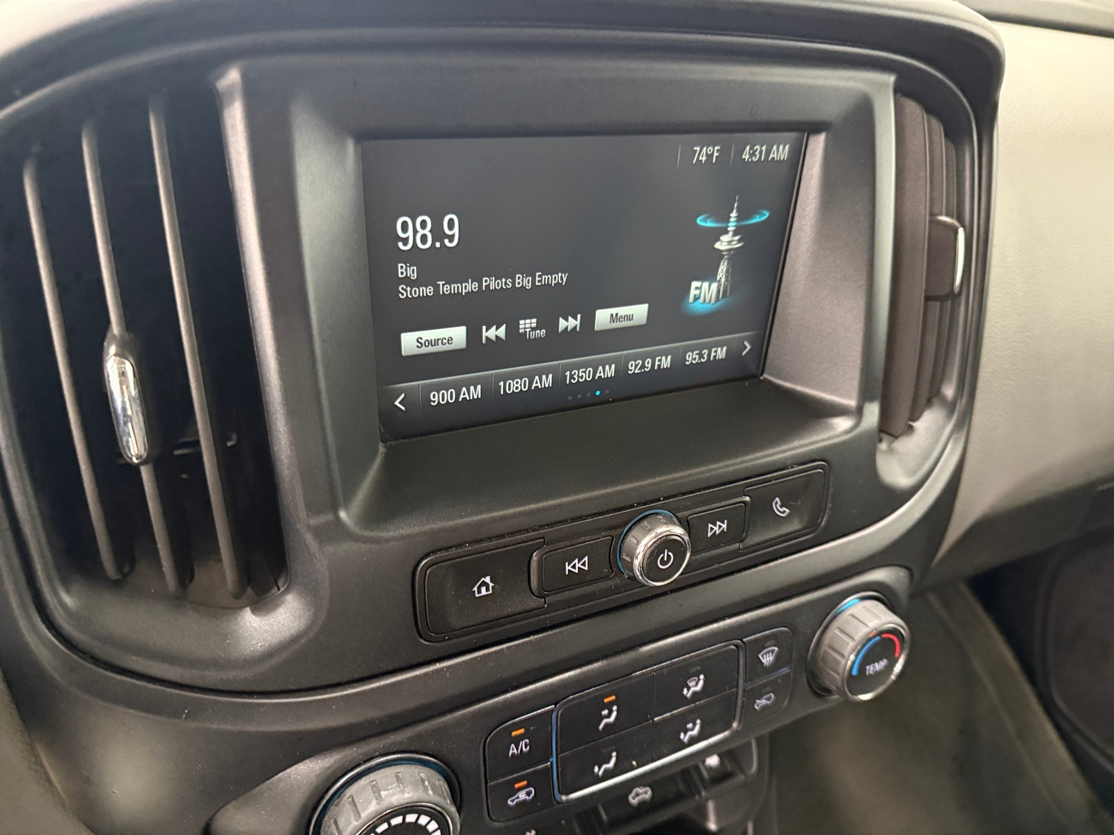 Thumbnail: 2017 Chevrolet Colorado - 4