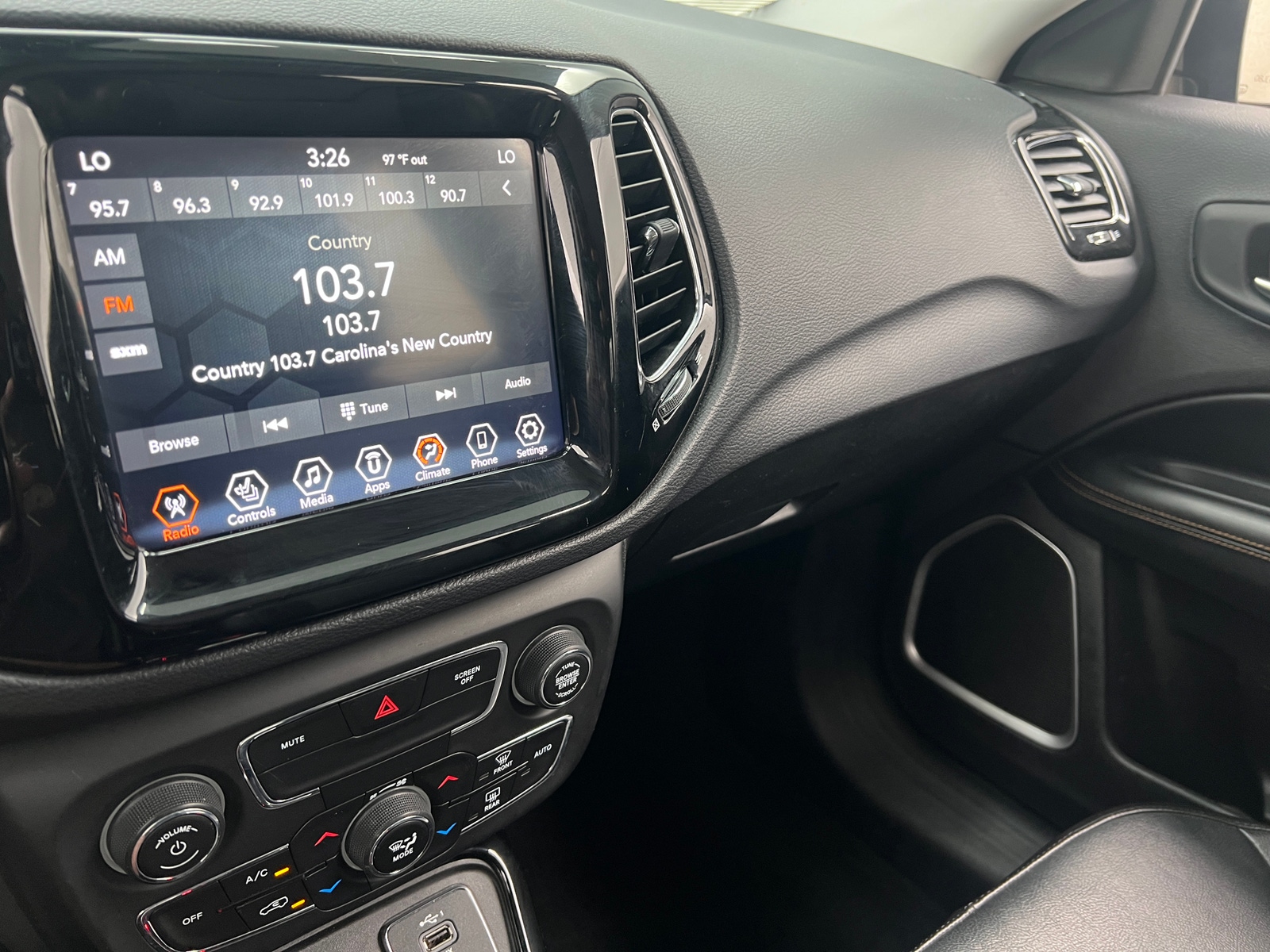Thumbnail: 2019 Jeep Compass - 3