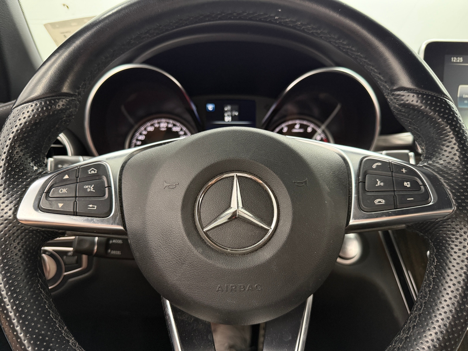 Thumbnail: 2017 Mercedes-Benz C-Class - 4