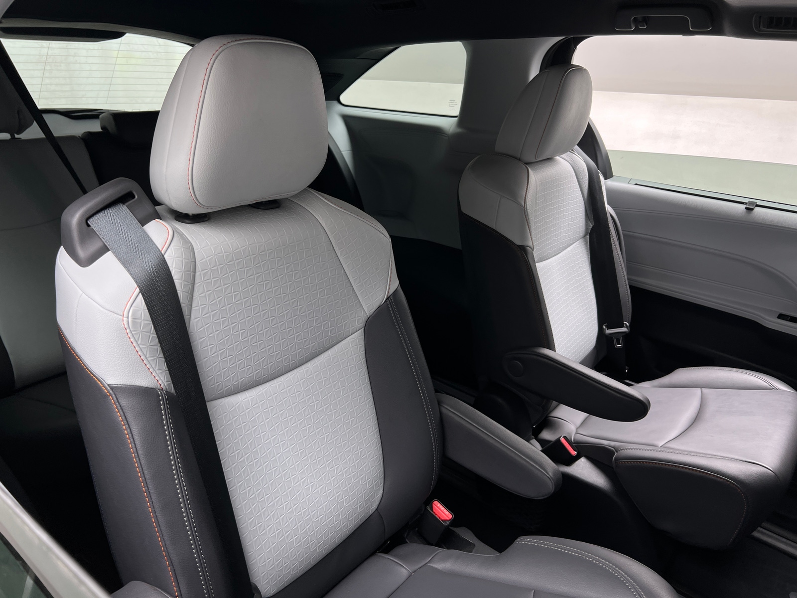 Thumbnail: 2022 Toyota Sienna - 5