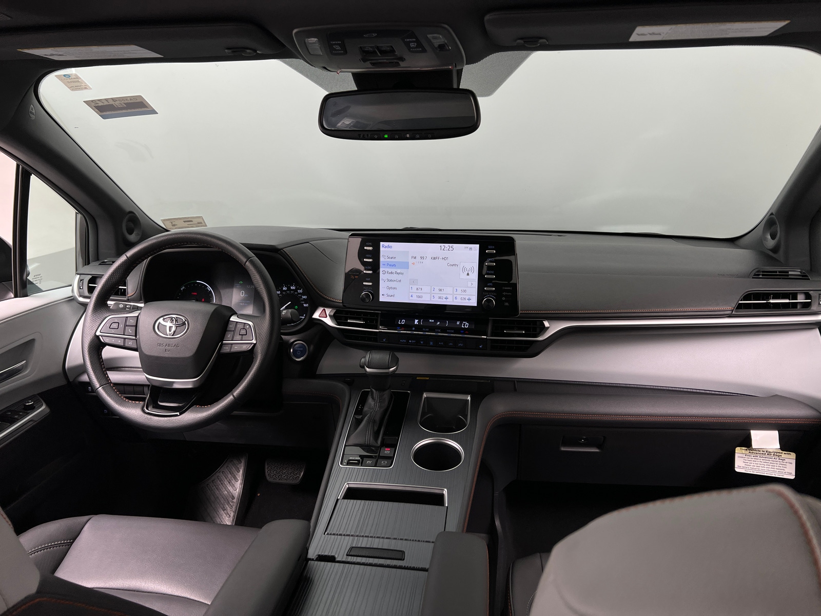 Thumbnail: 2022 Toyota Sienna - 2